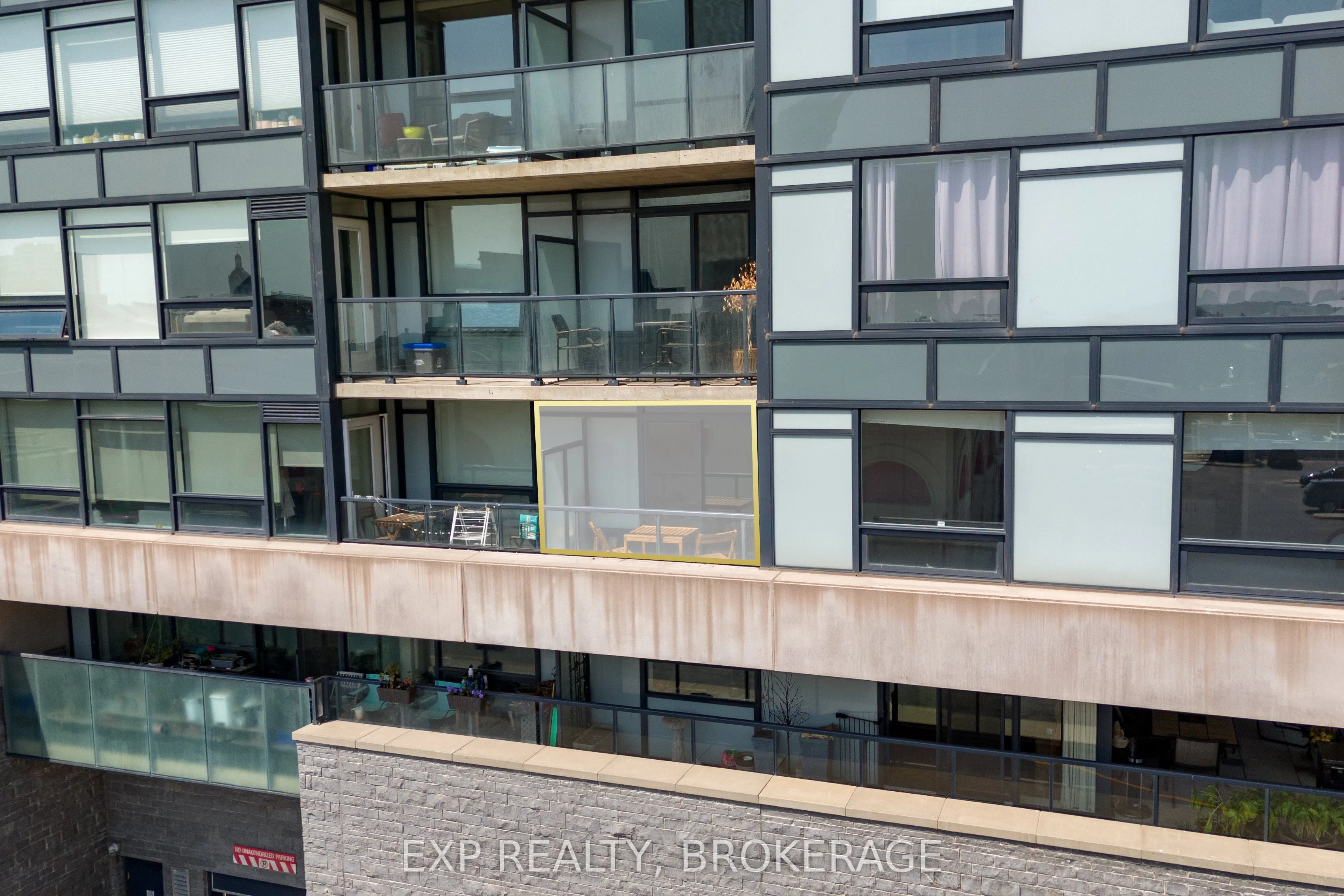 121 Queen Street, #306
