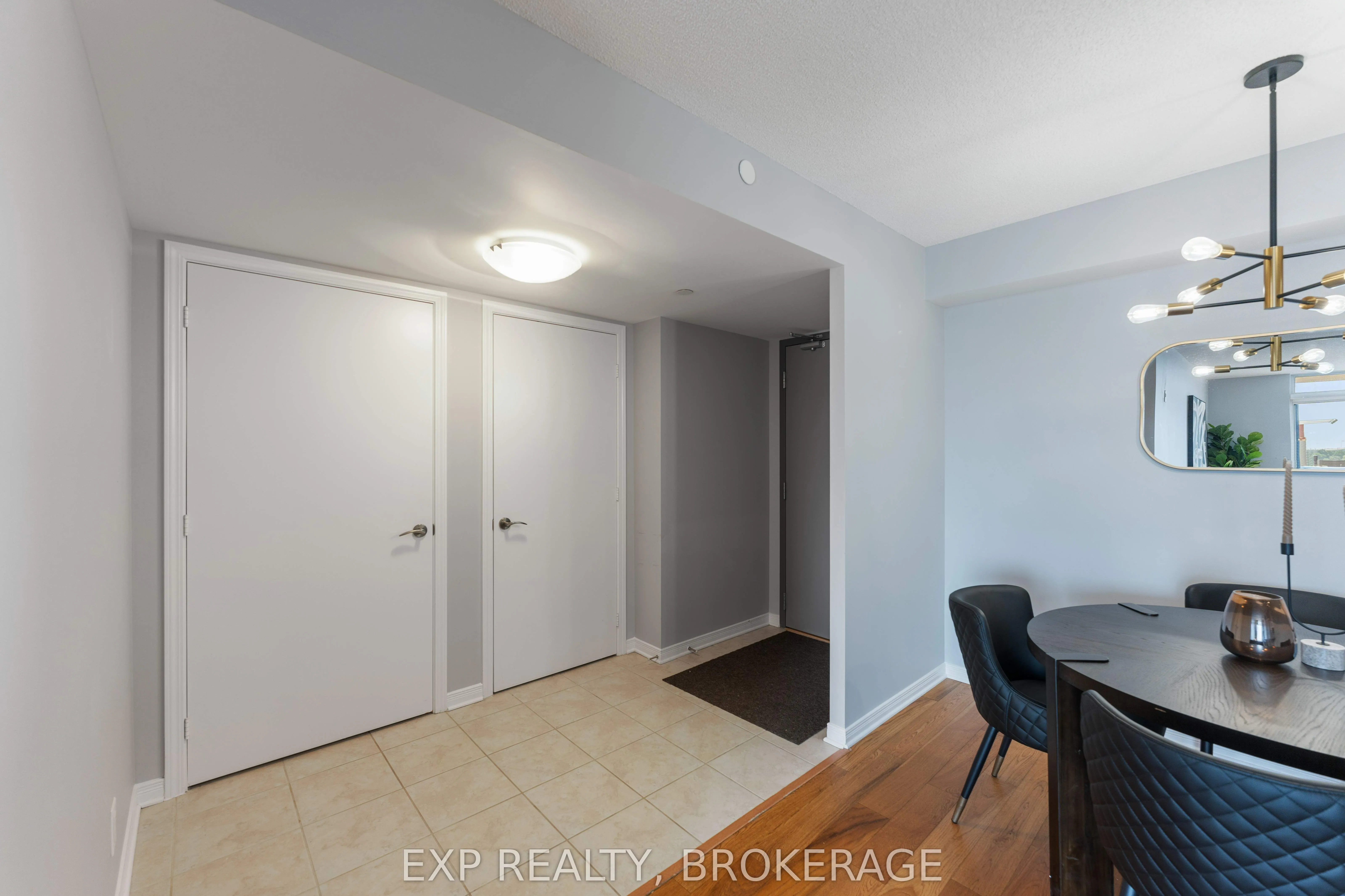121 Queen Street, #306