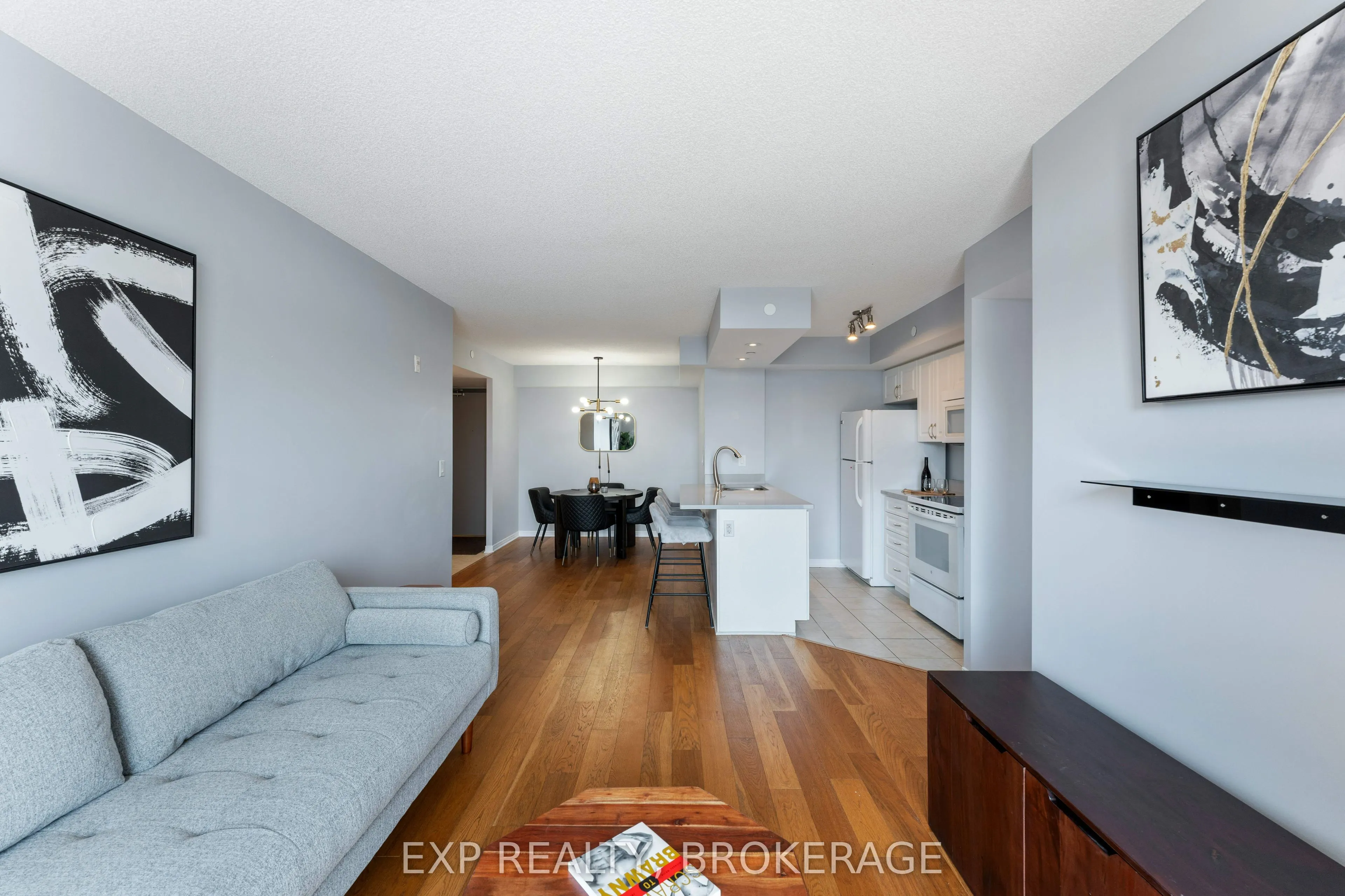 121 Queen Street, #306