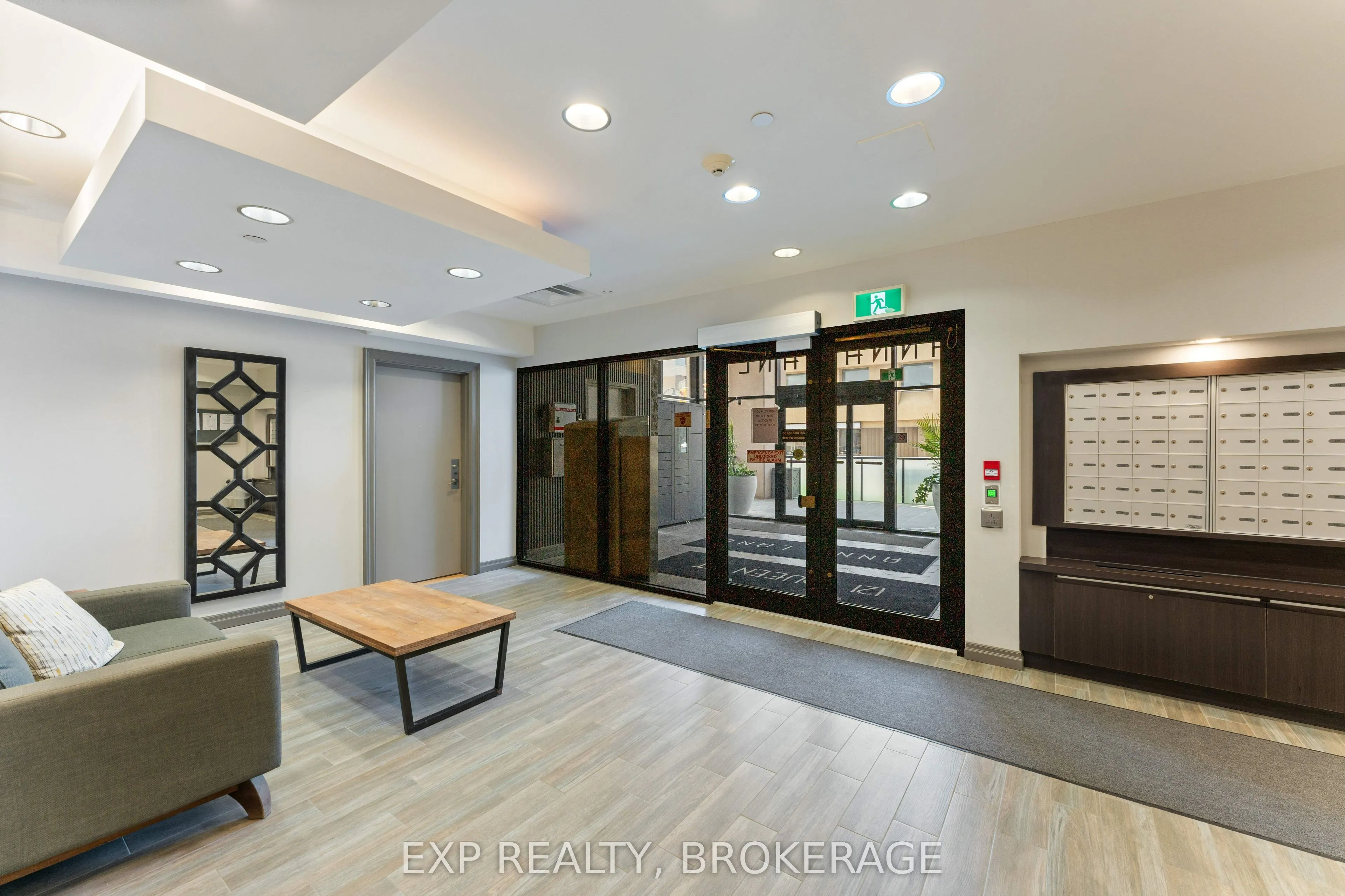 121 Queen Street, #306