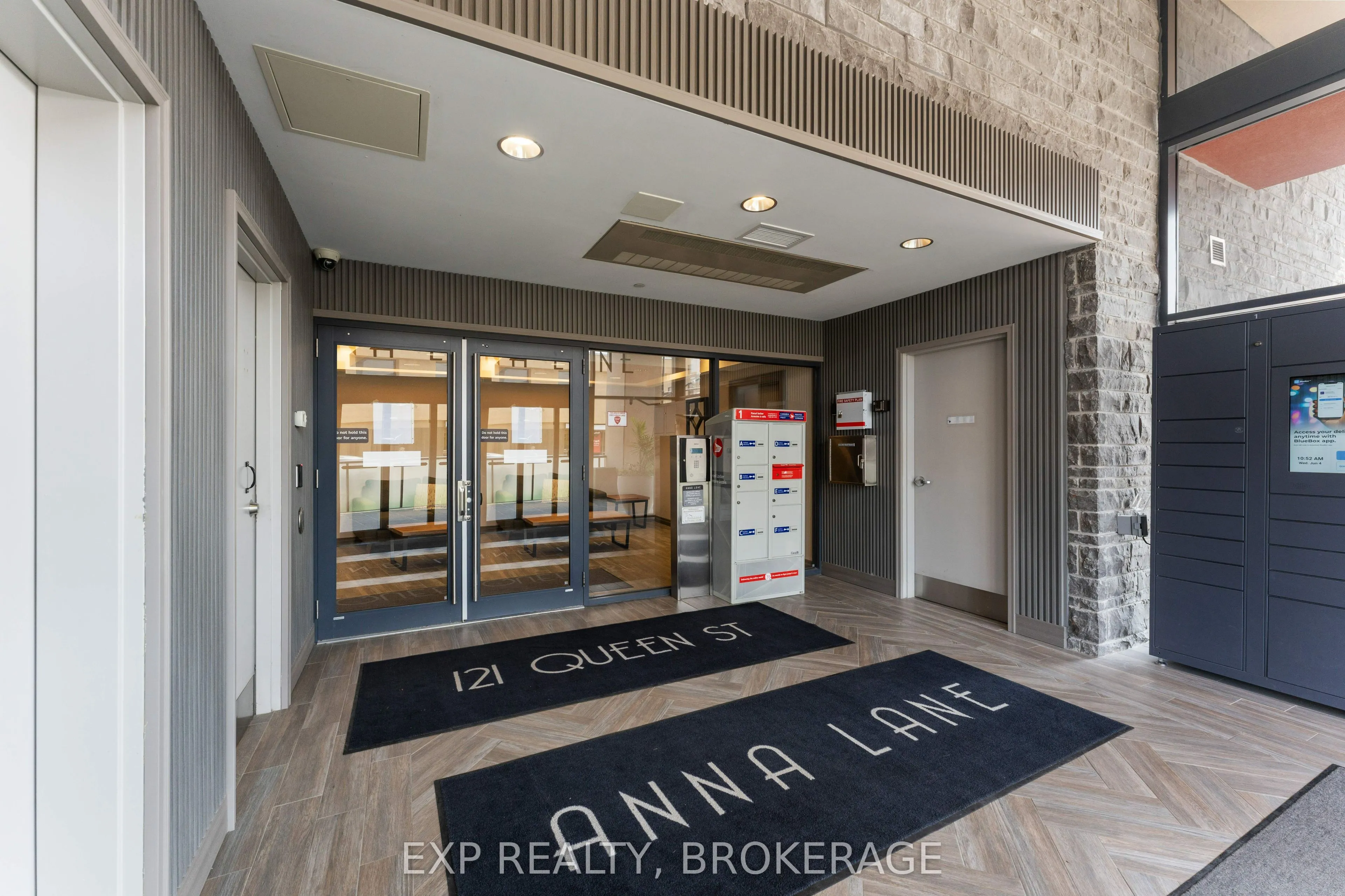 121 Queen Street, #306