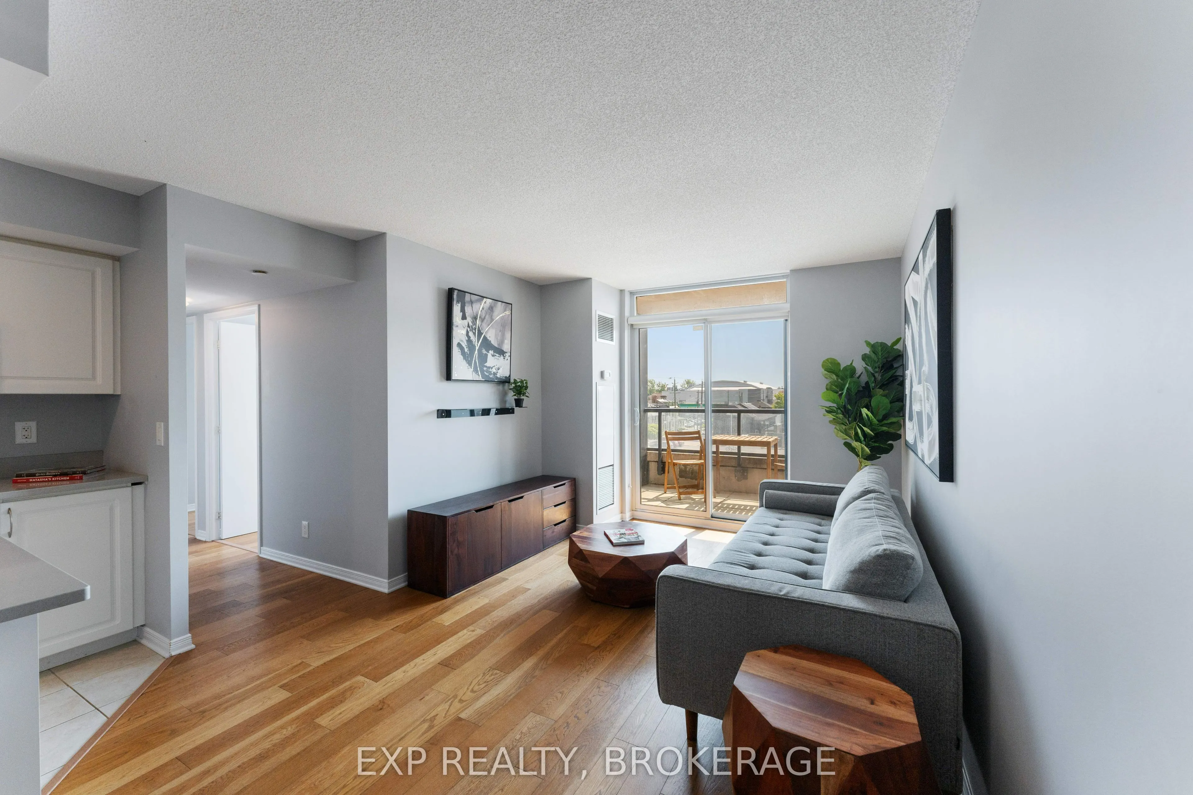 121 Queen Street, #306