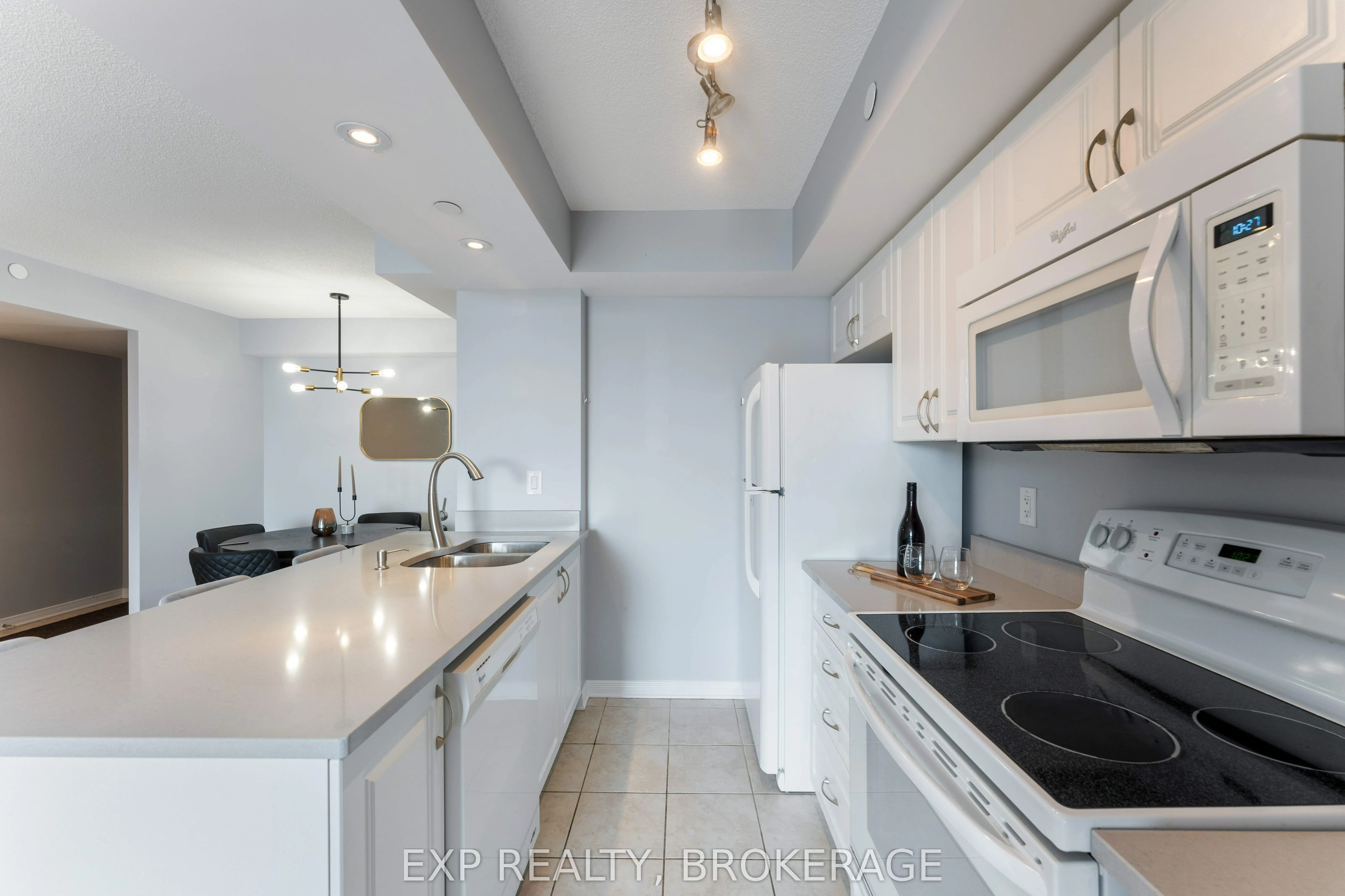 121 Queen Street, #306