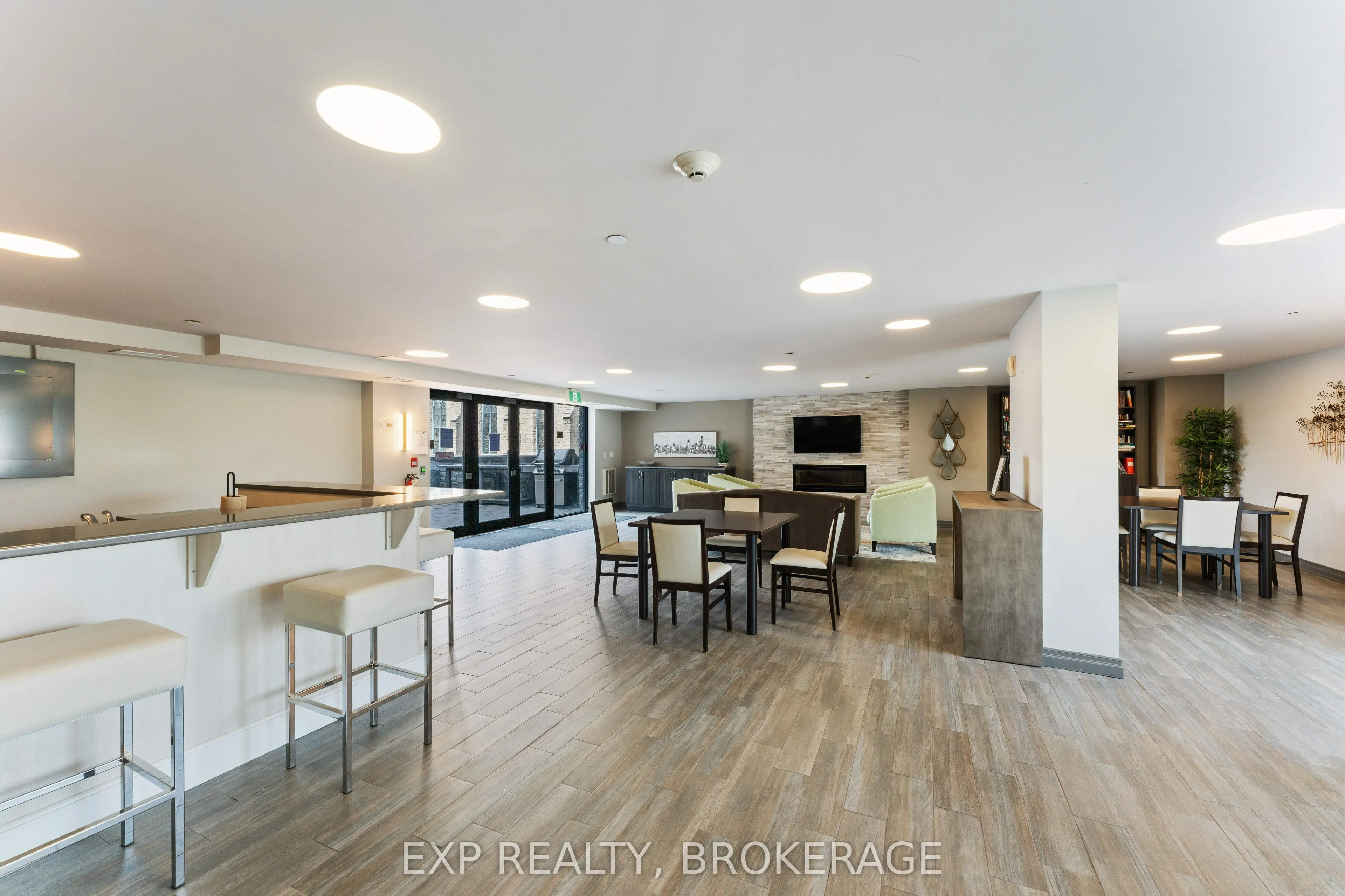 121 Queen Street, #306