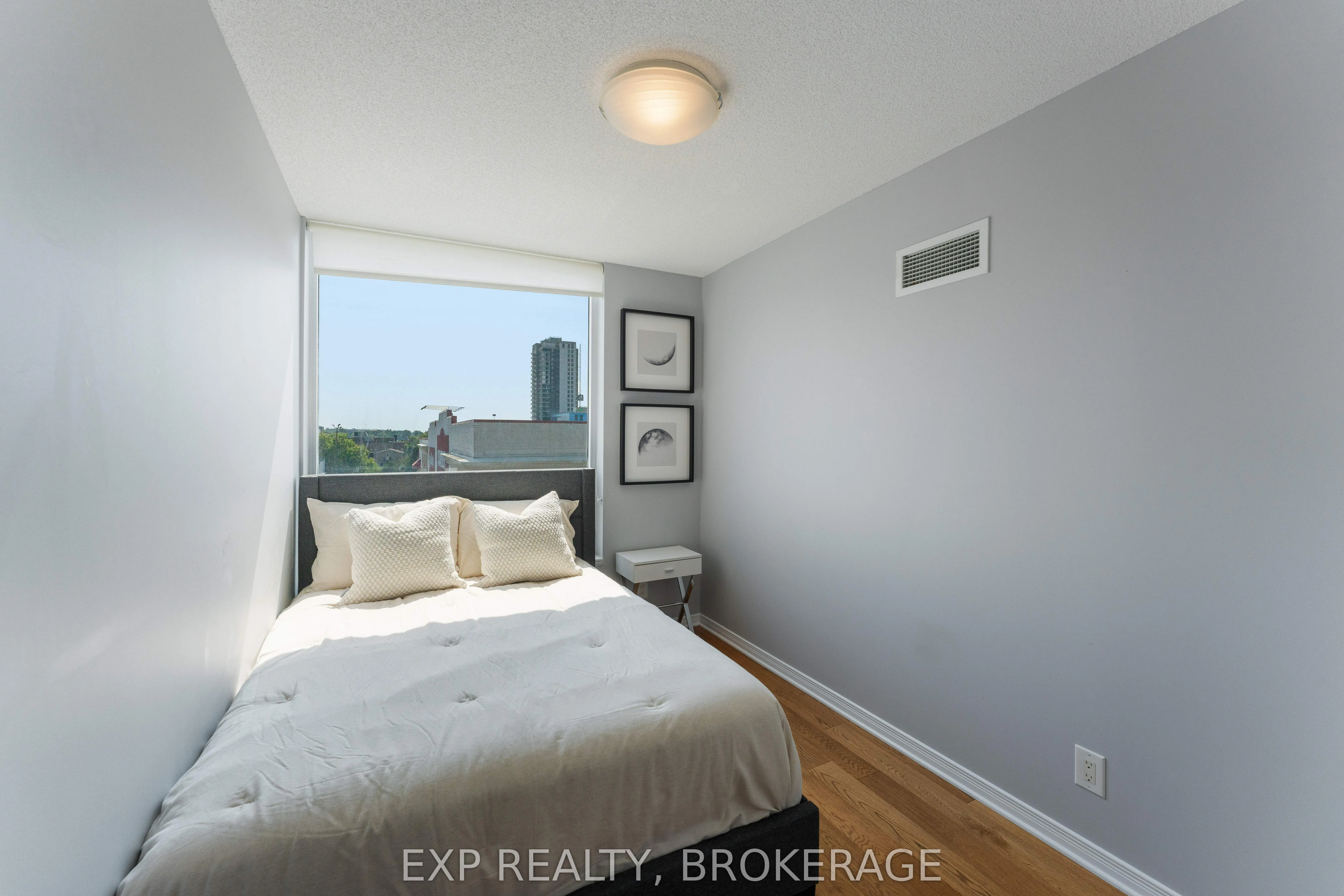 121 Queen Street, #306
