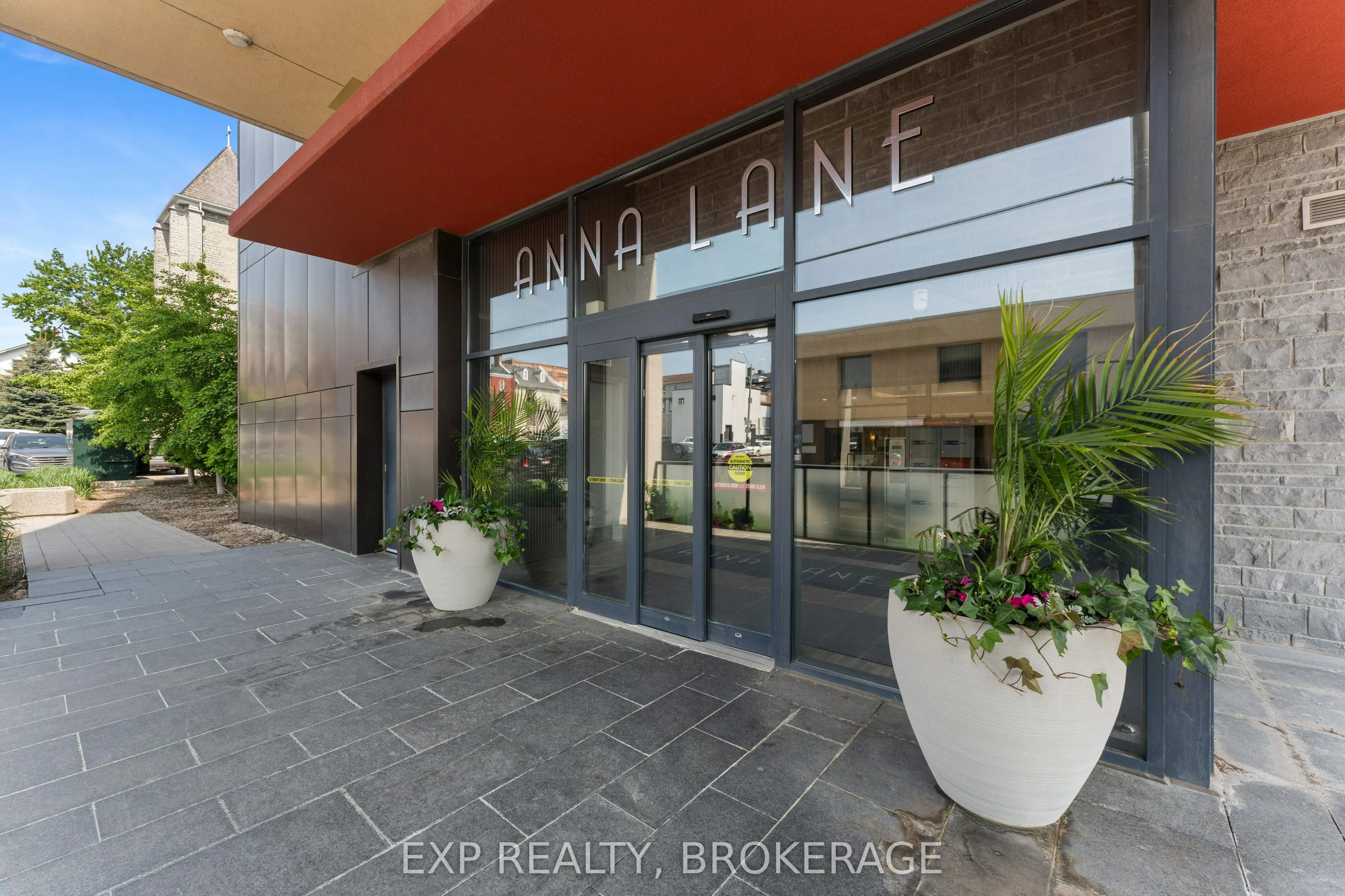 121 Queen Street, #306