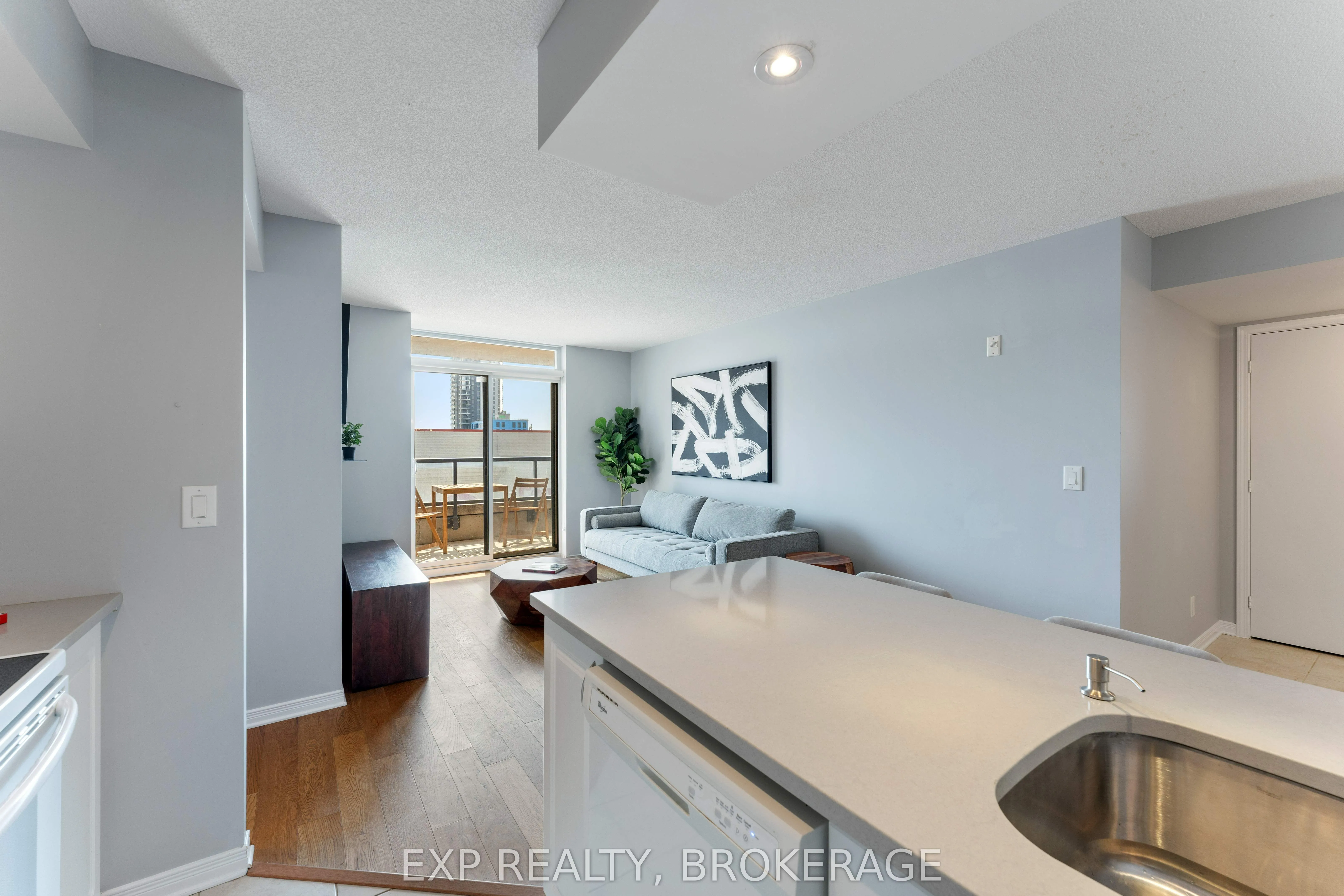 121 Queen Street, #306