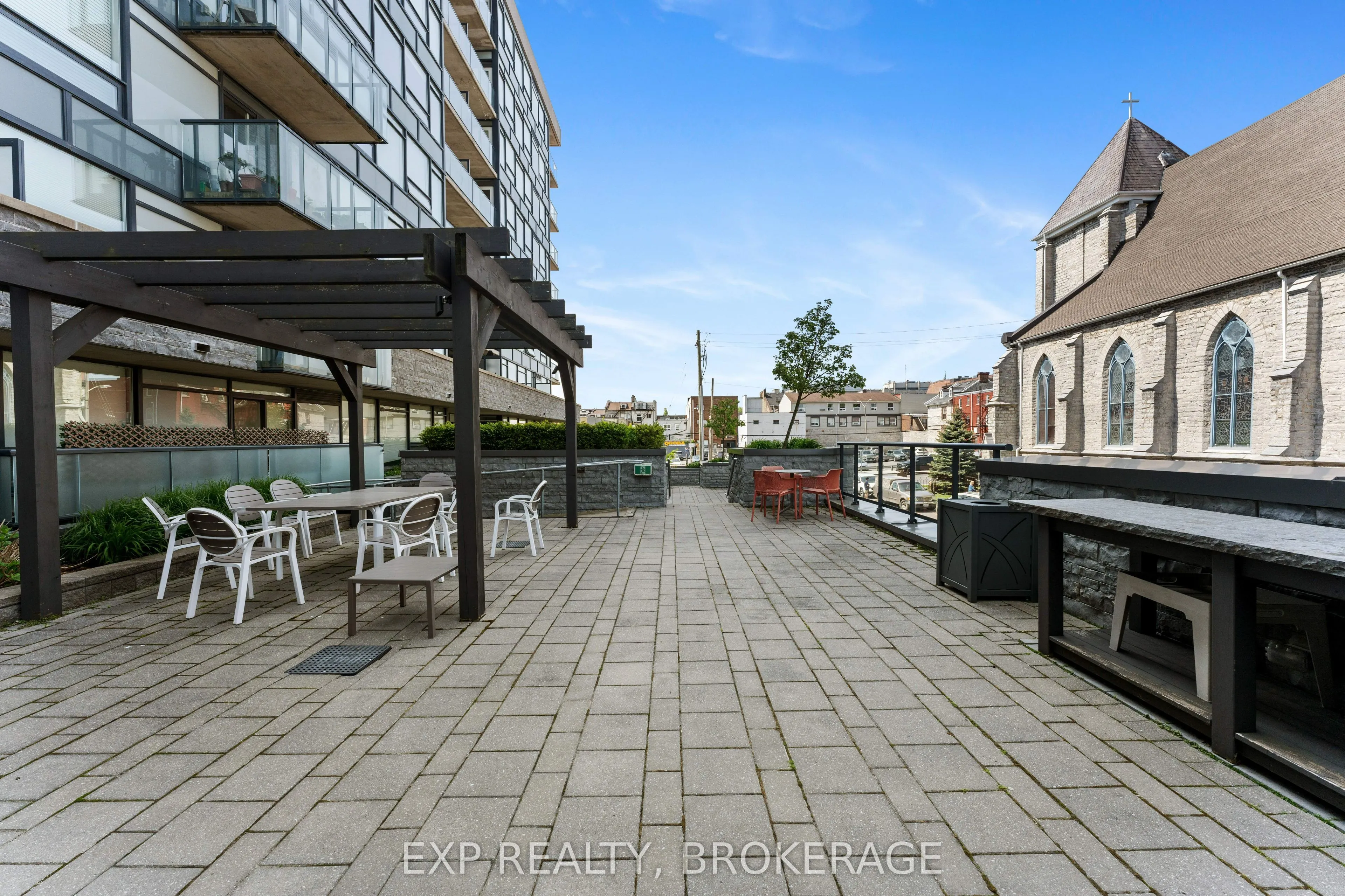 121 Queen Street, #306