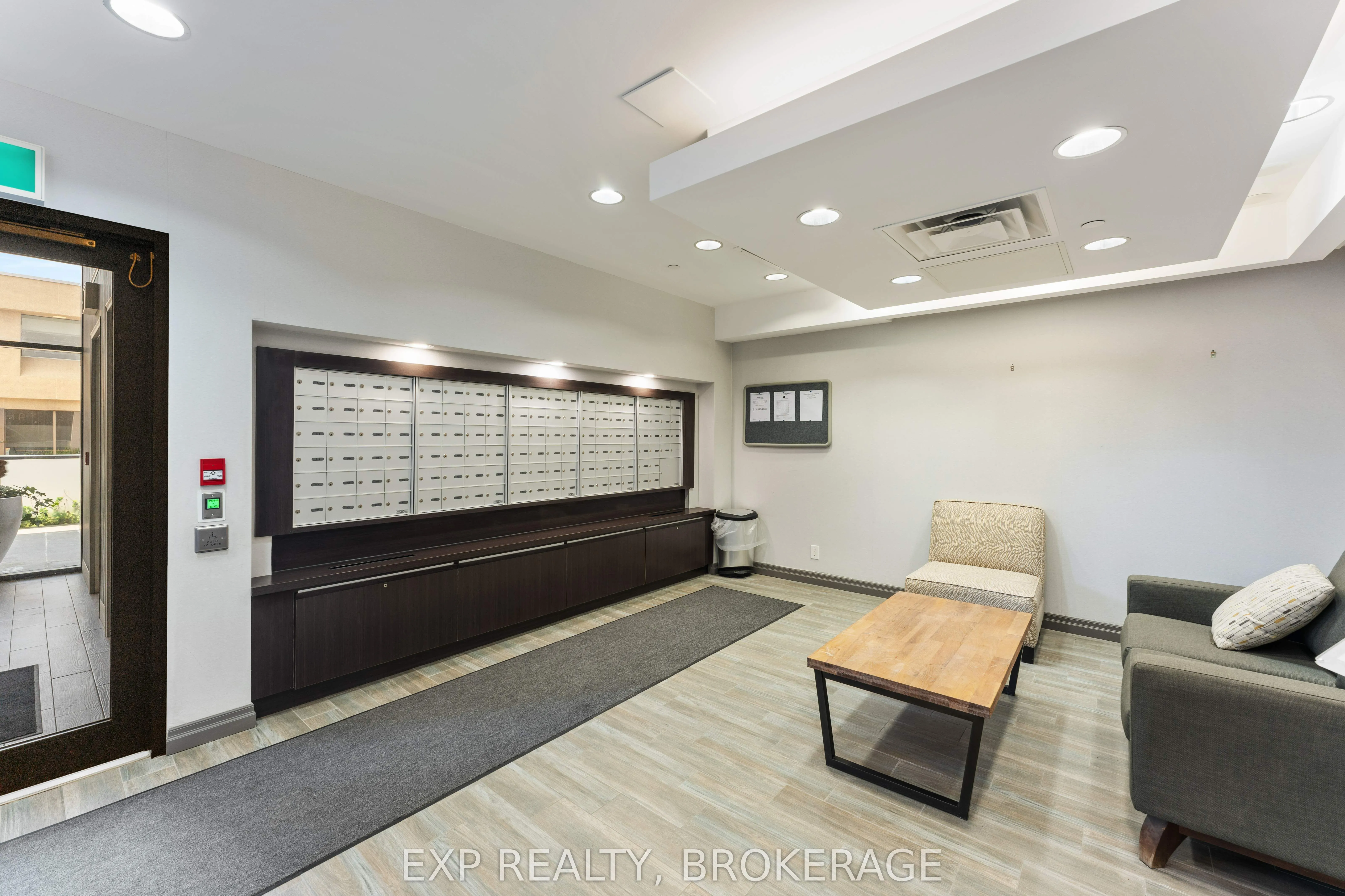 121 Queen Street, #306