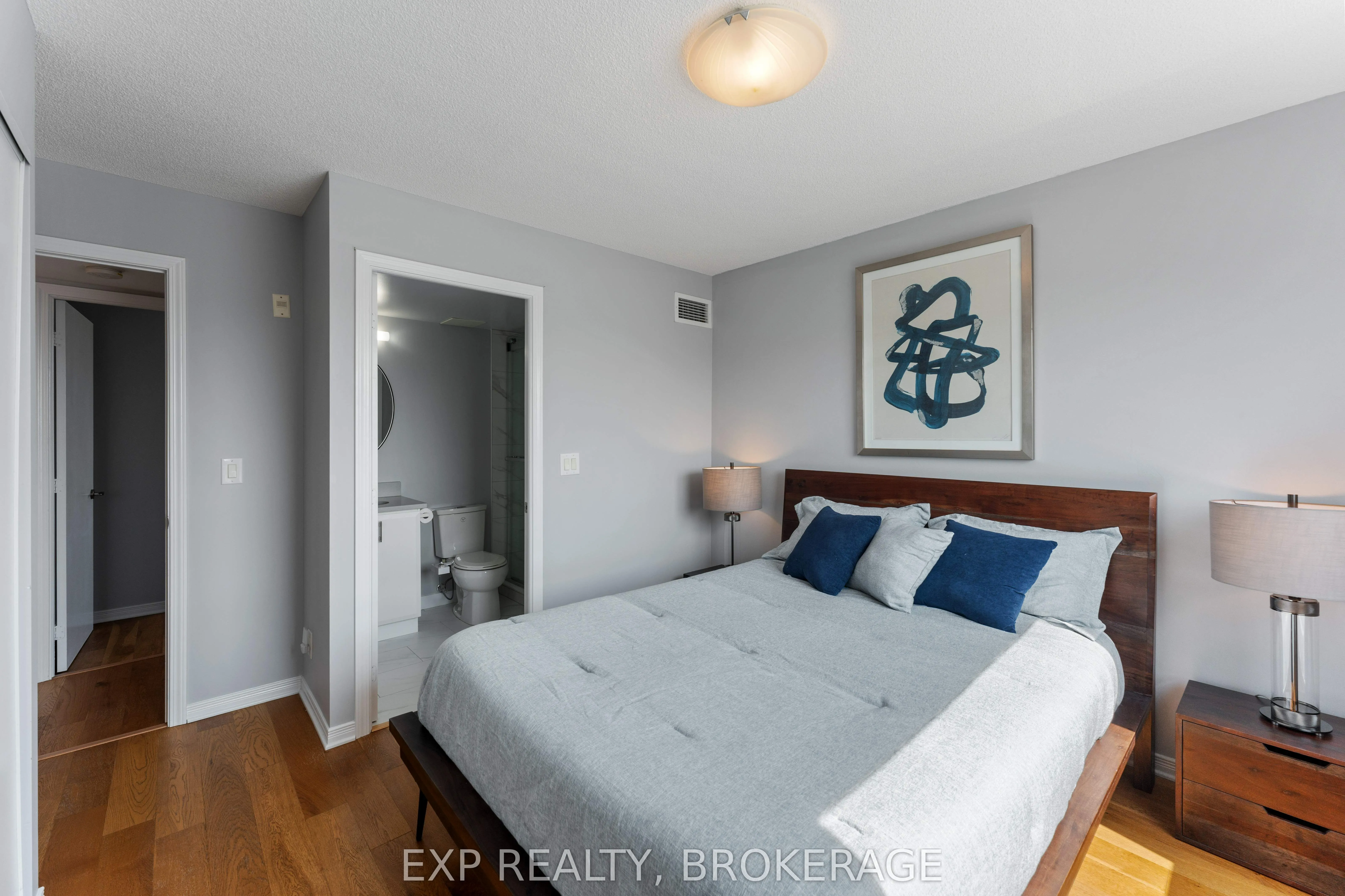 121 Queen Street, #306