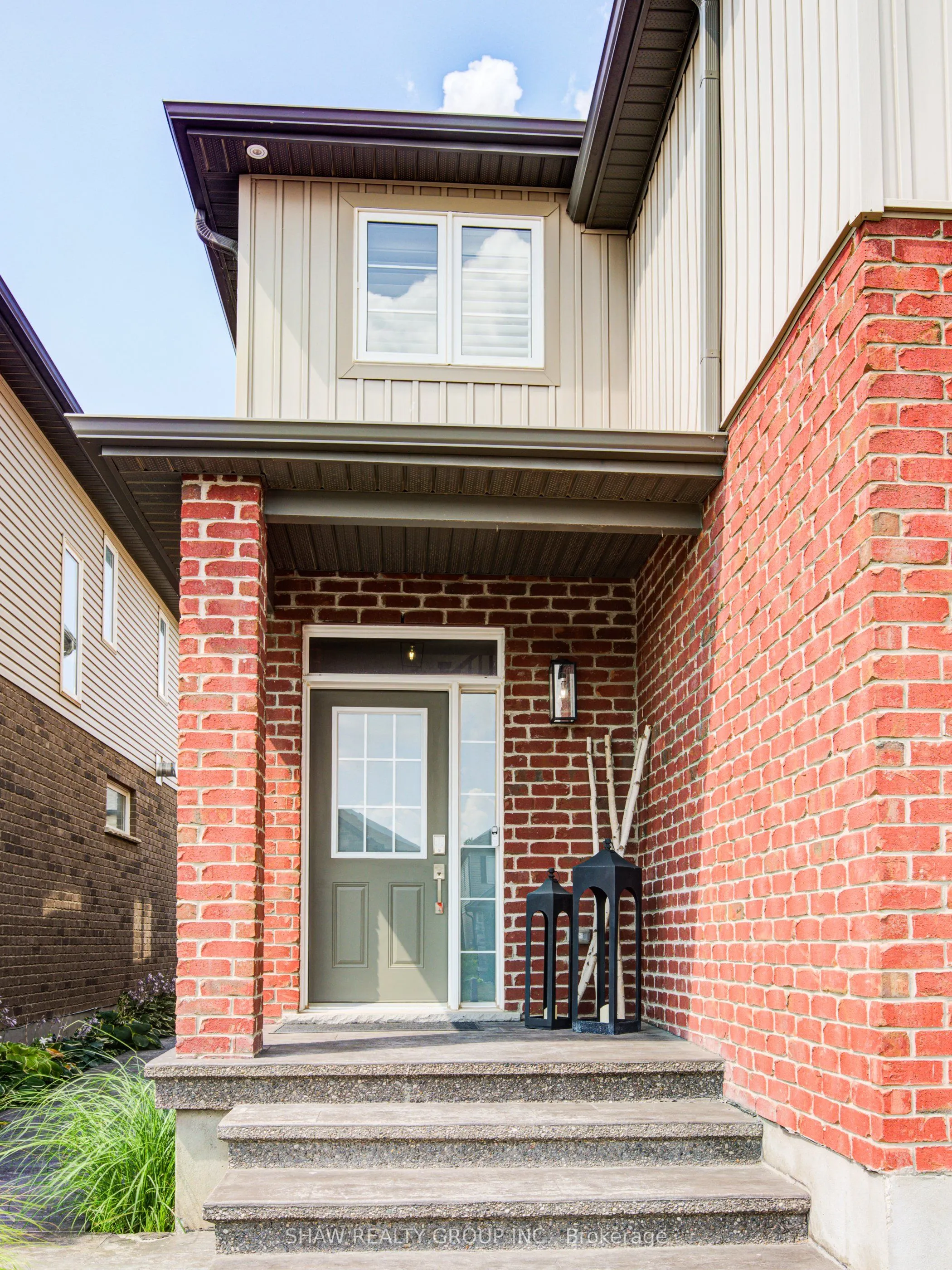 32 Arlington Parkway