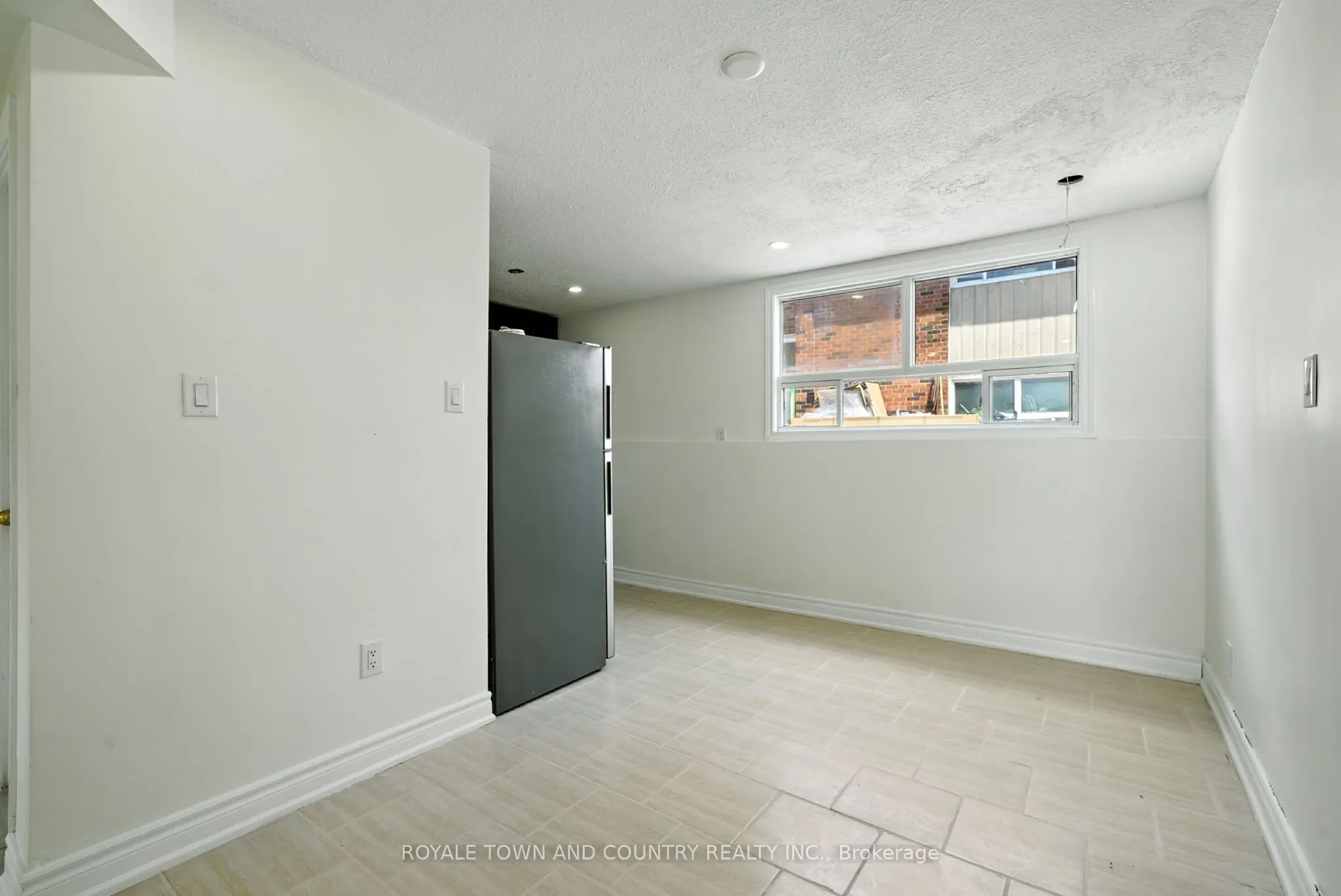 88 Mary Street W, #3