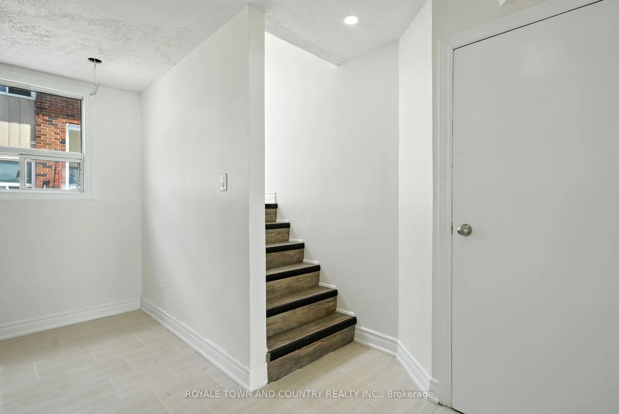 88 Mary Street W, #3