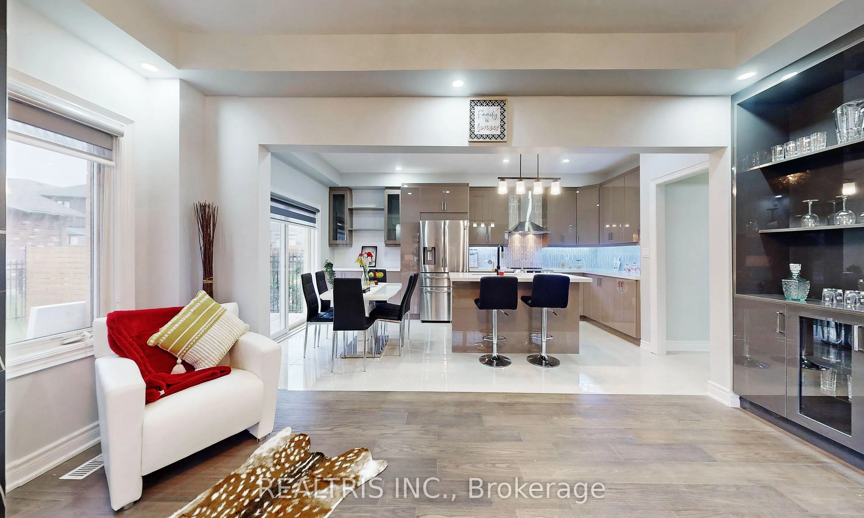 85 Eaglecrest Street, #Main