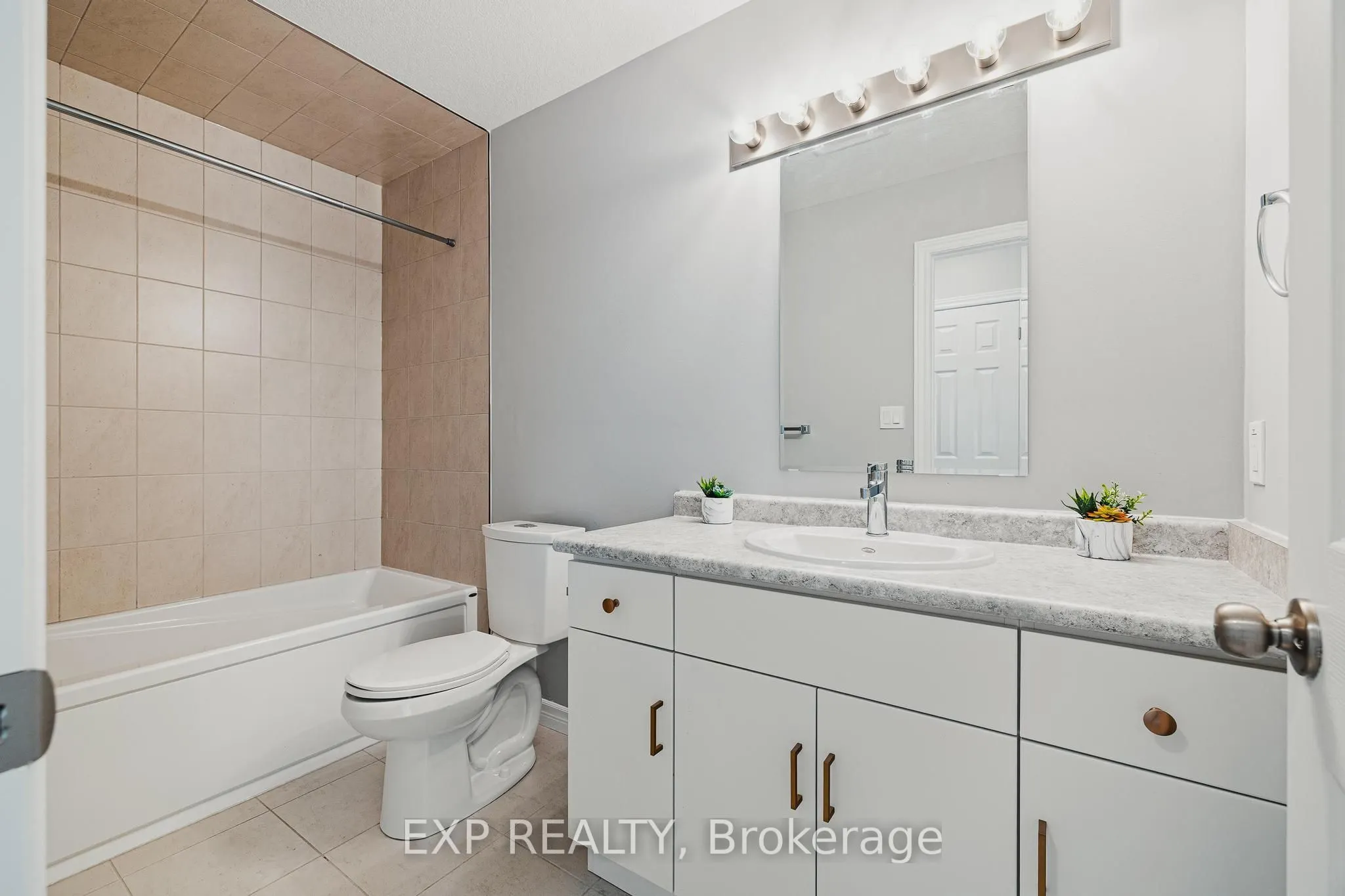 104 Lomond Lane W, #52