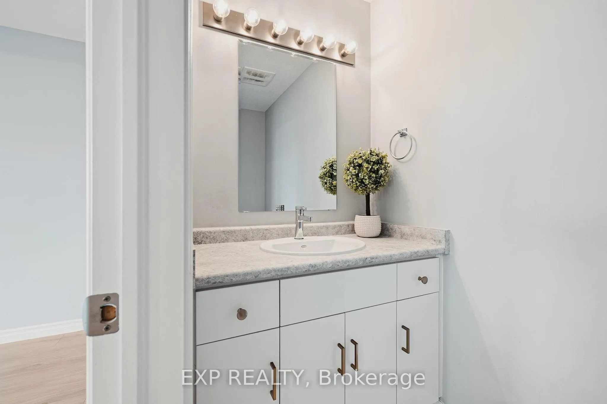 104 Lomond Lane W, #52