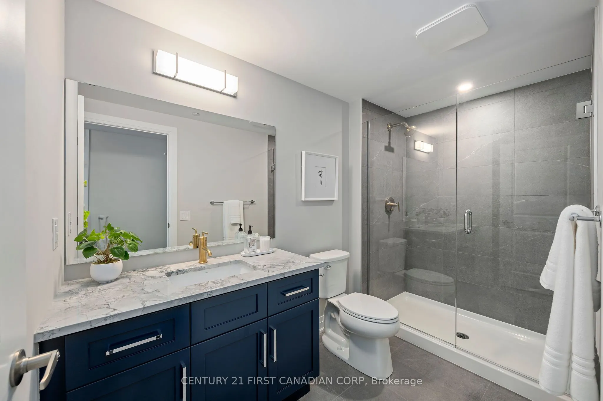 4286 King Street, #902