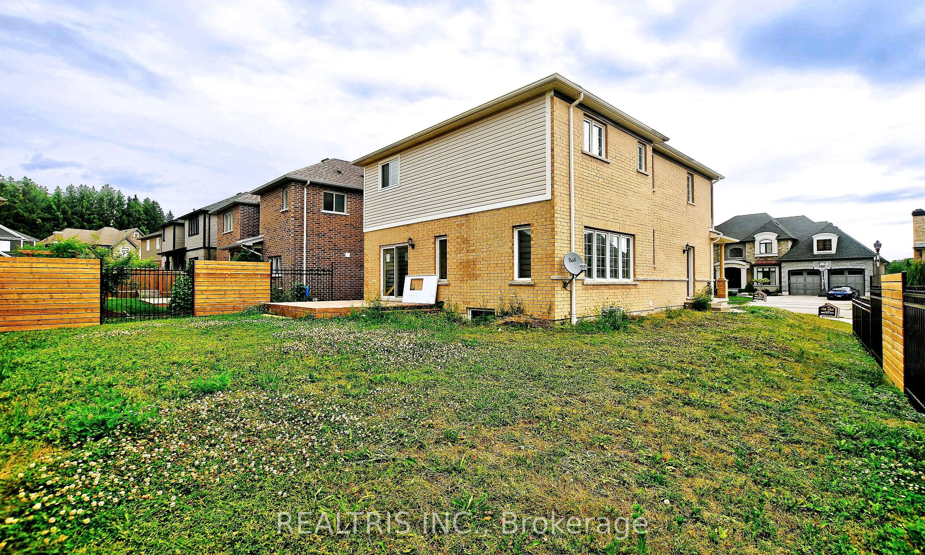 85 Eaglecrest Street, #Lower