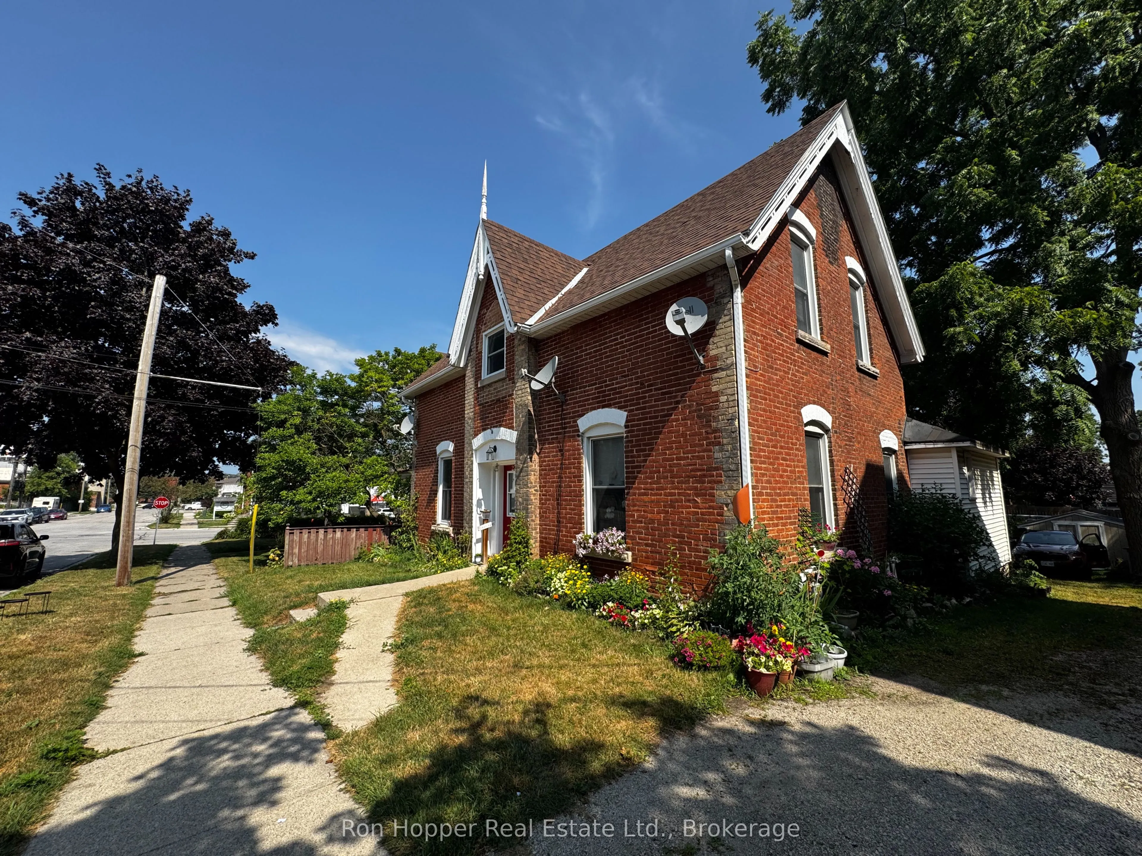 226 12th Street E
