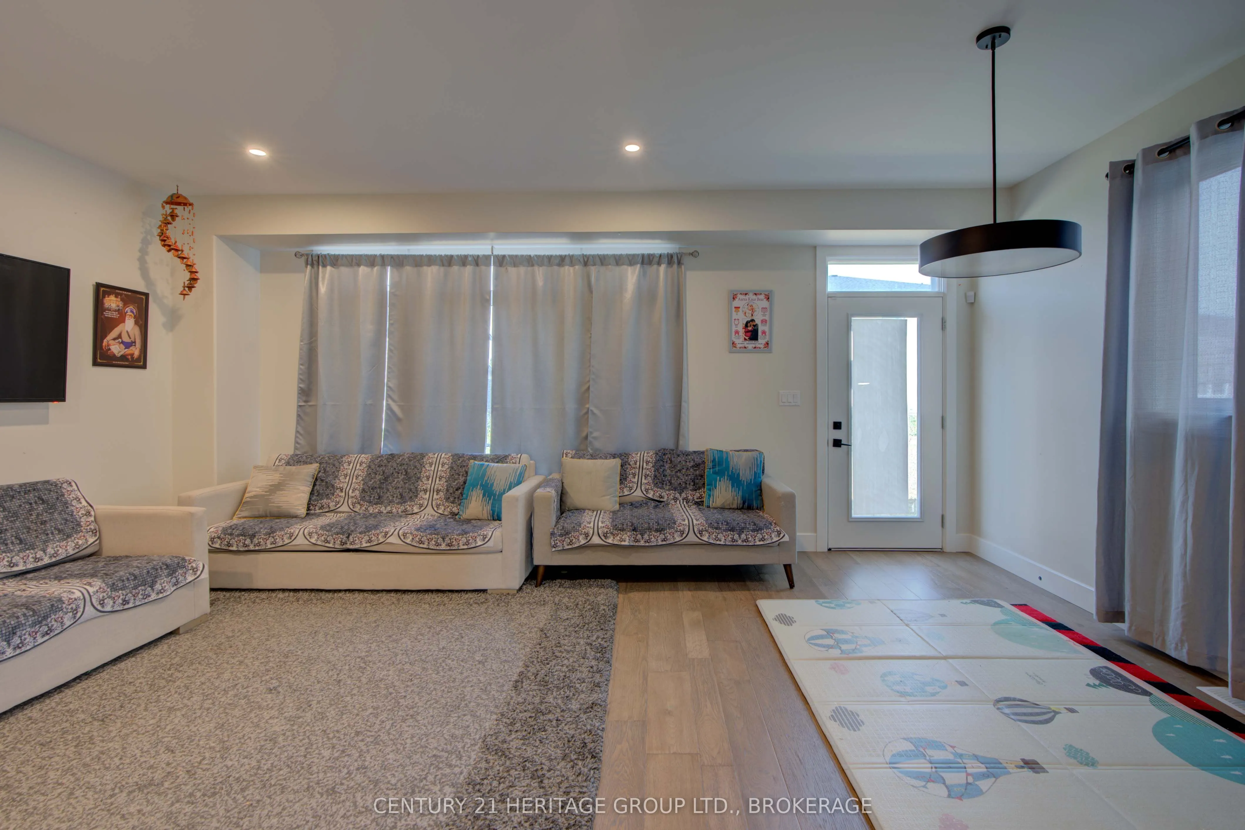 28 Dusenbury Drive