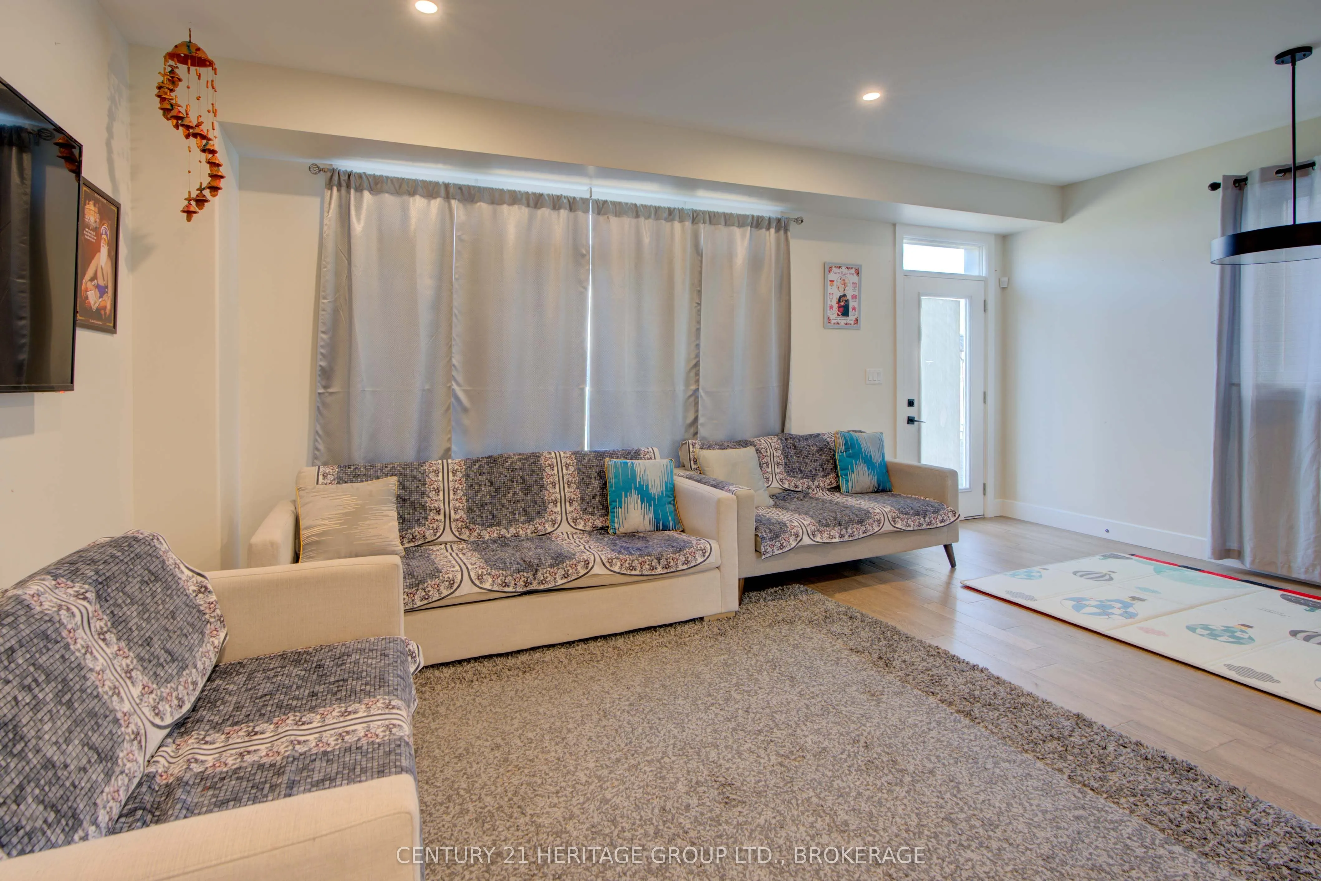 28 Dusenbury Drive