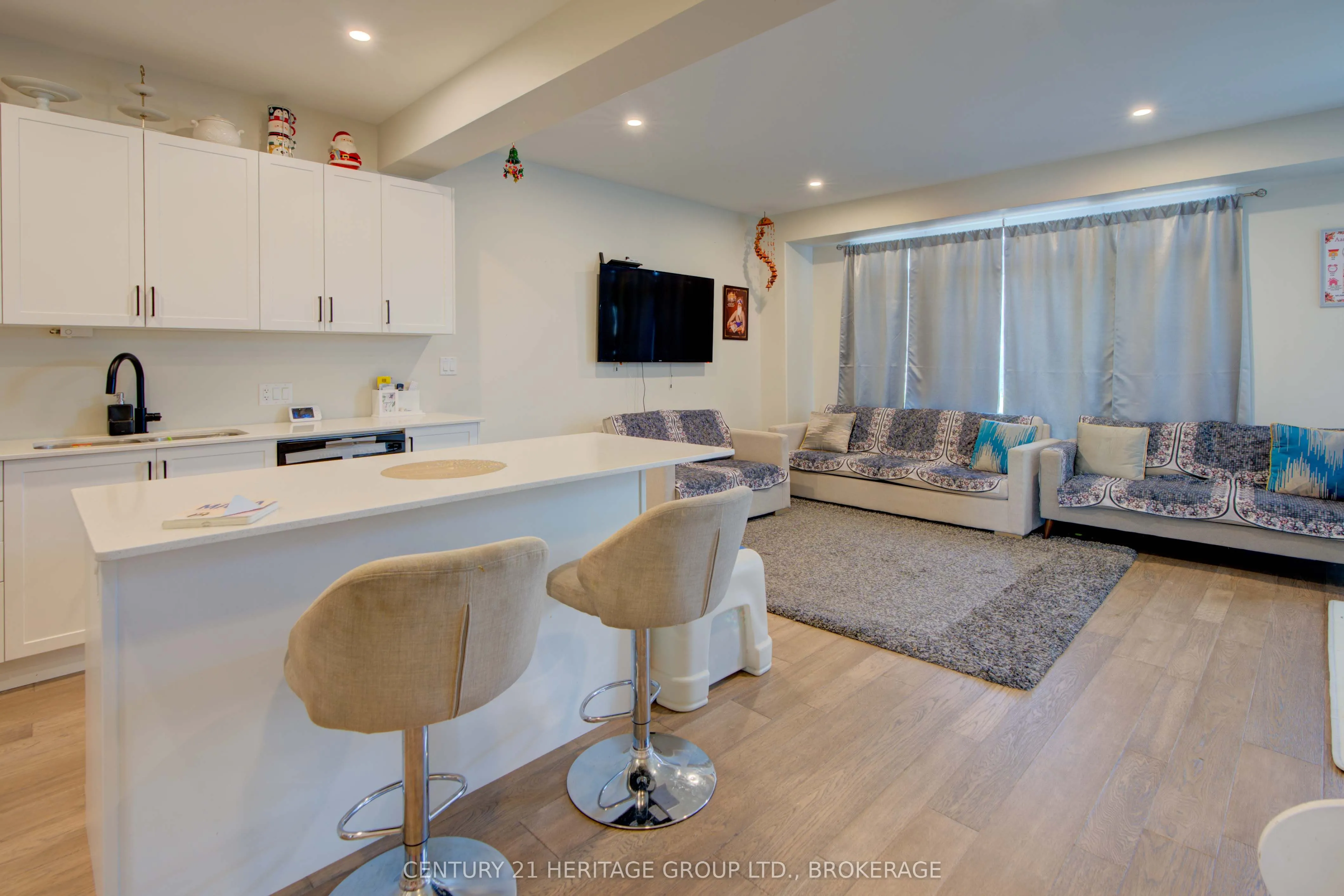 28 Dusenbury Drive