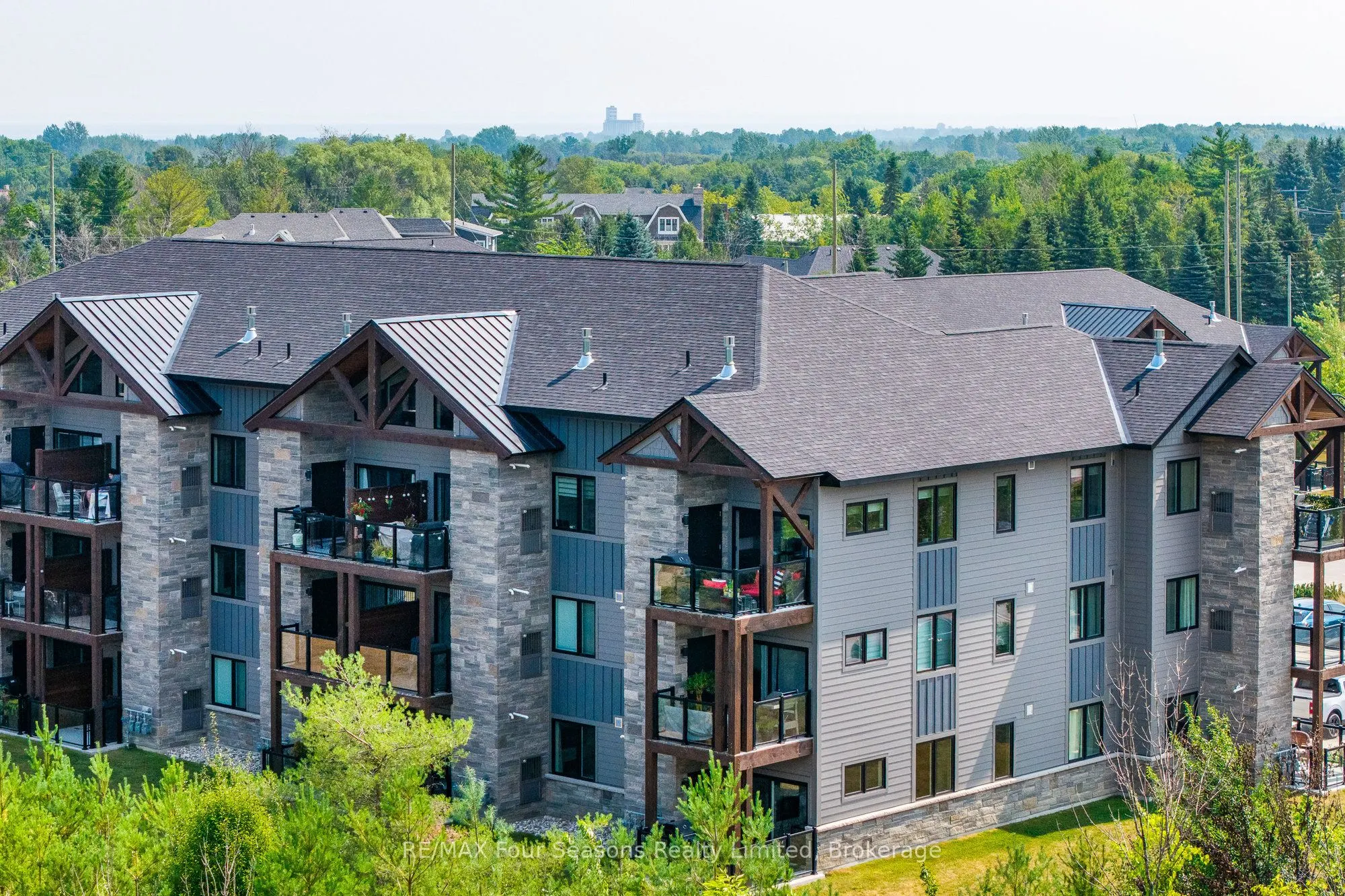12 BEAUSOLEIL Lane, #302