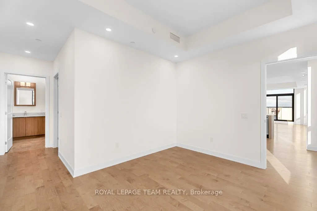 340 Queen Street, #2704