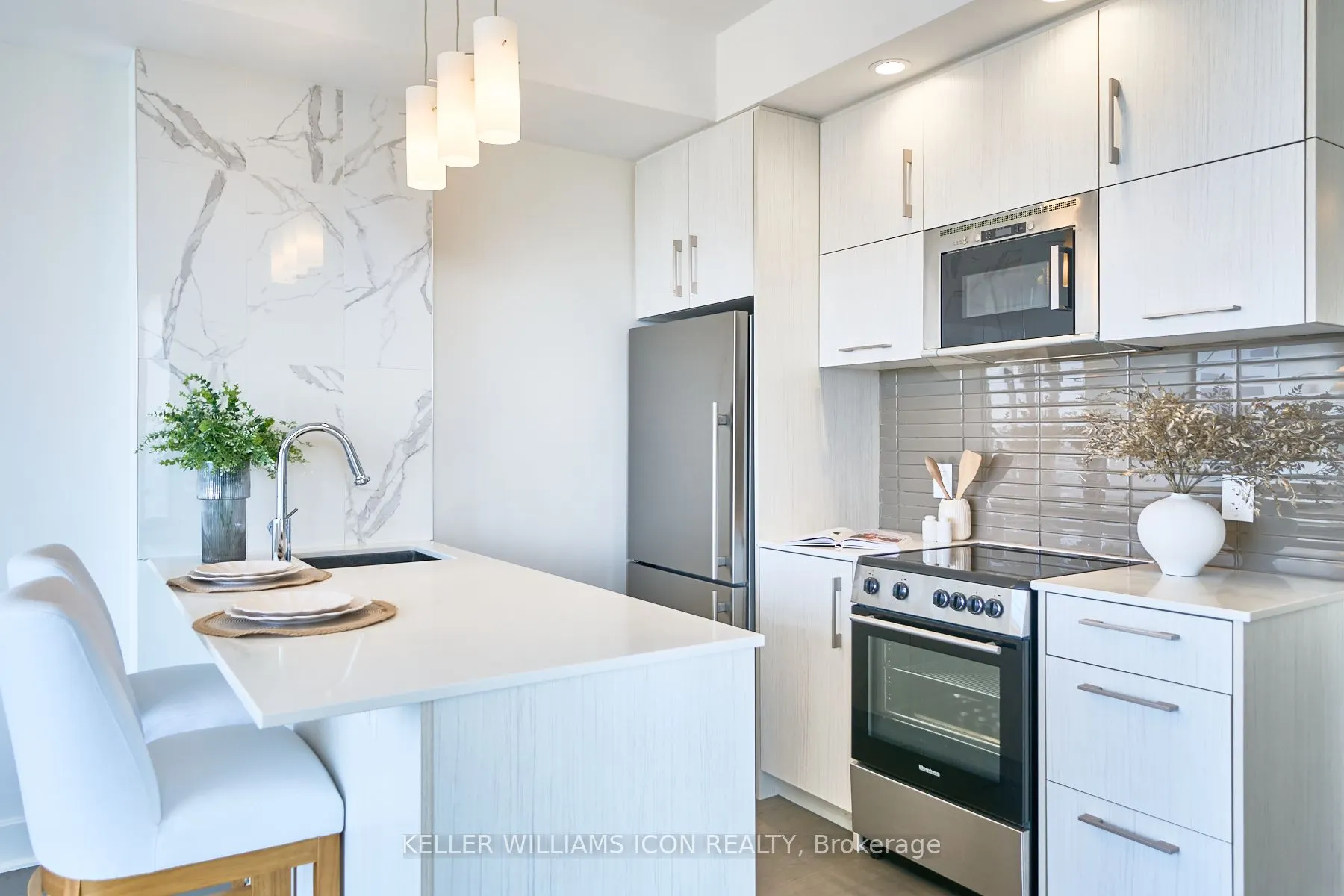 255 Bay Street, #1707
