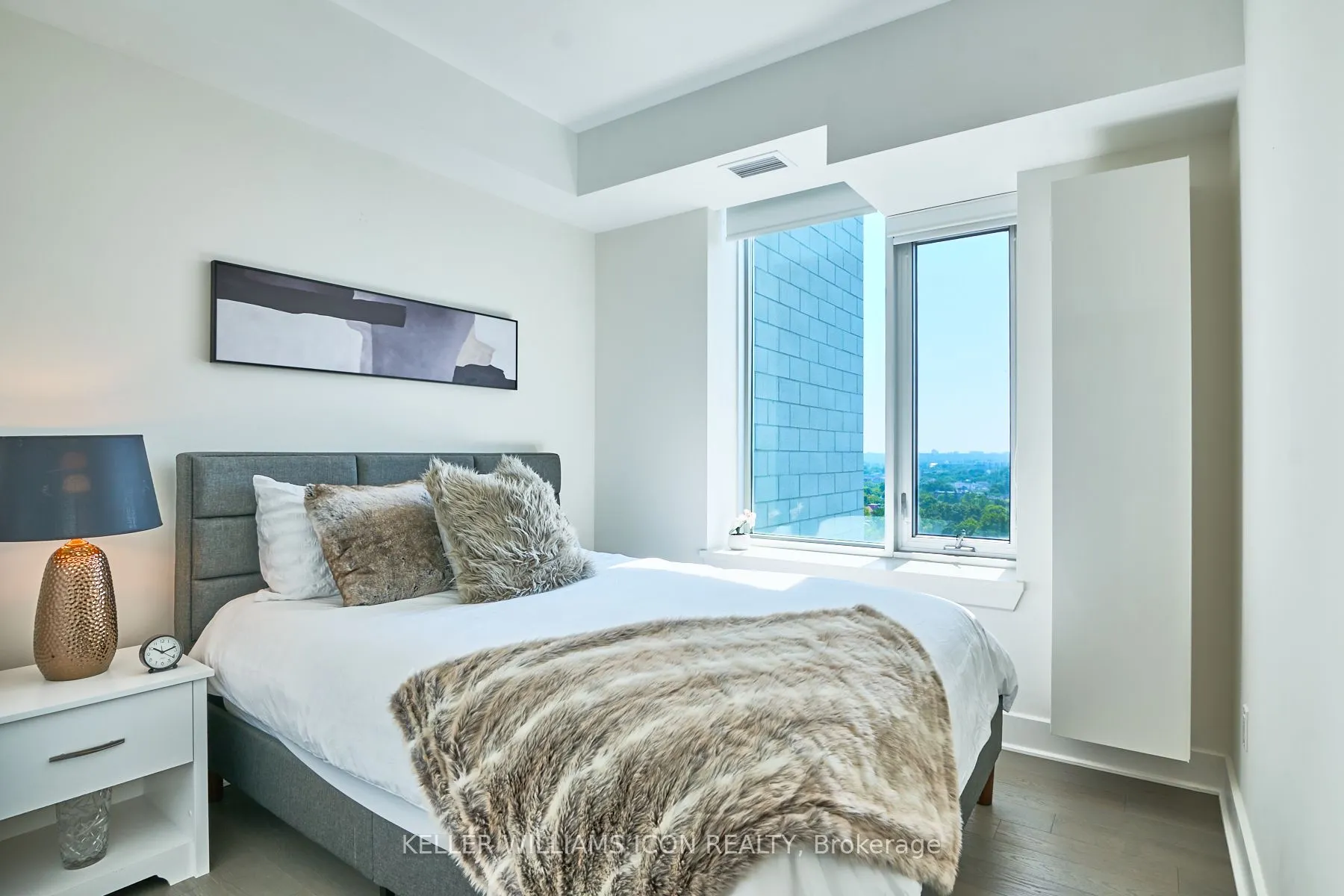 255 Bay Street, #1707