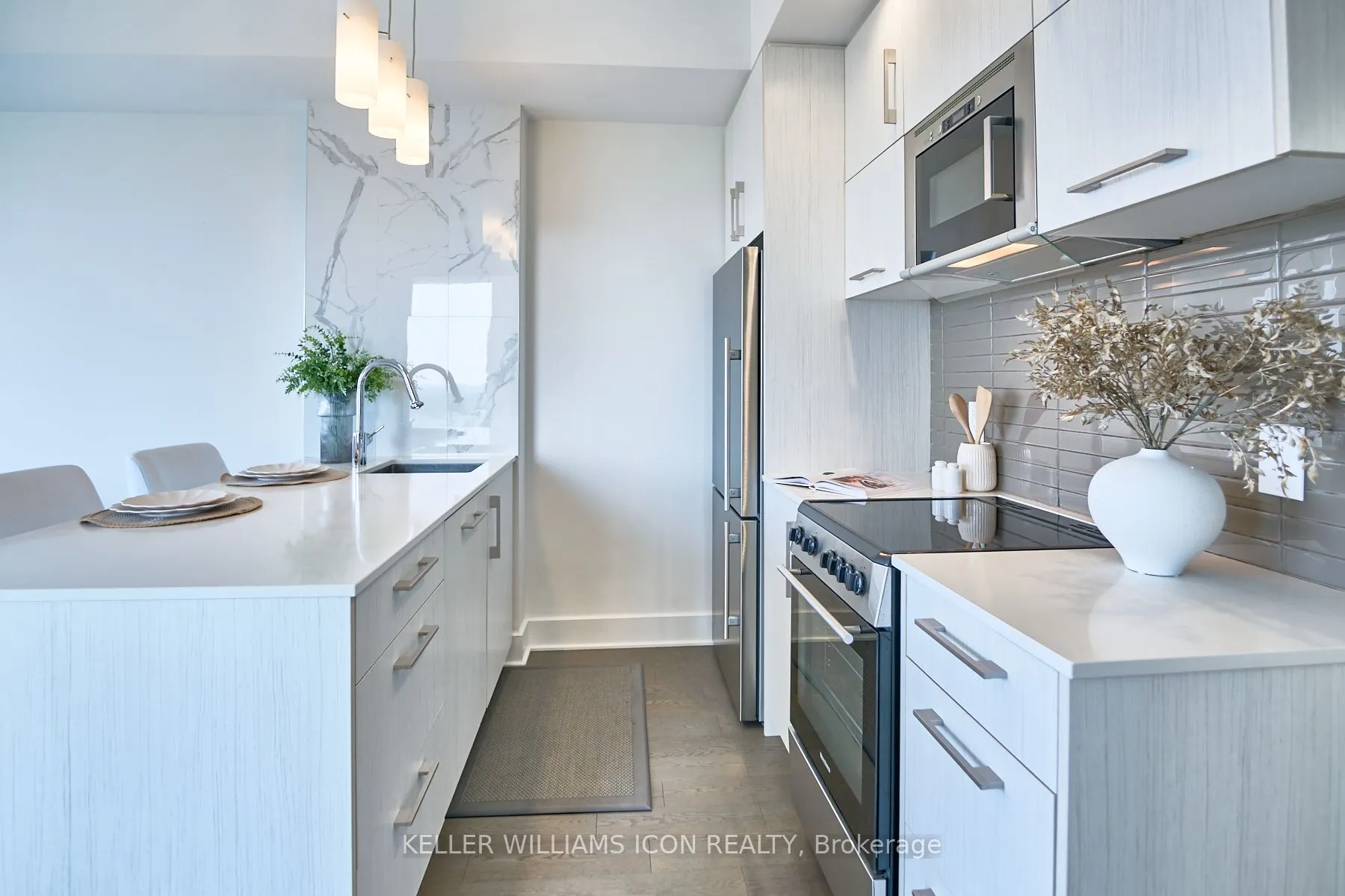 255 Bay Street, #1707