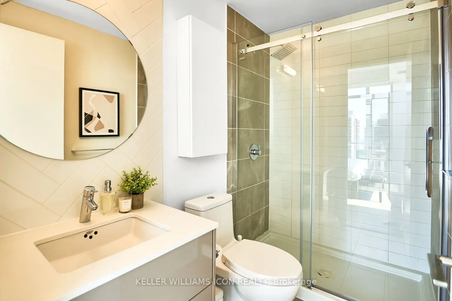 255 Bay Street, #1707