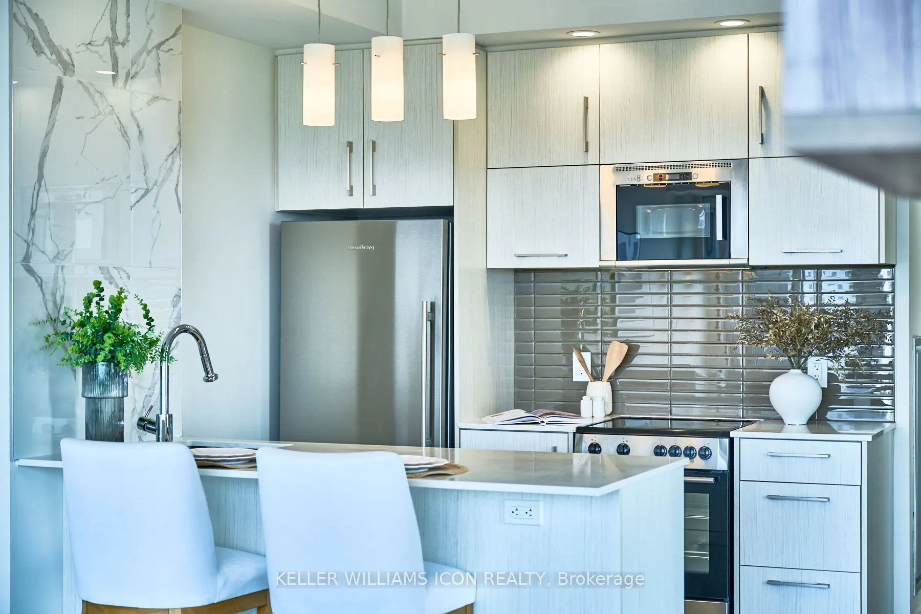 255 Bay Street, #1707