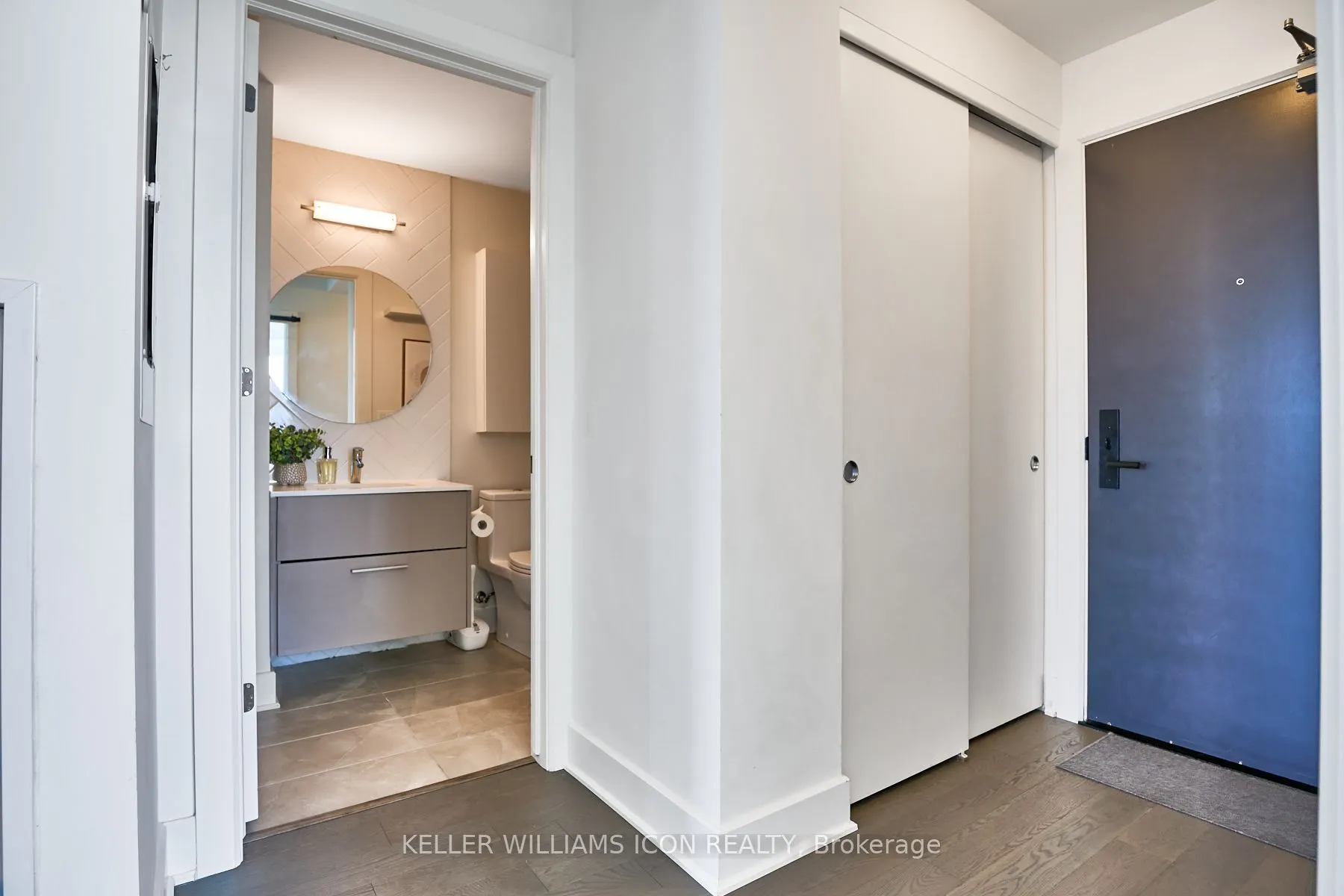 255 Bay Street, #1707