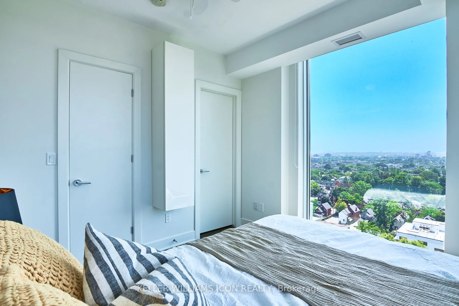 255 Bay Street, #1707