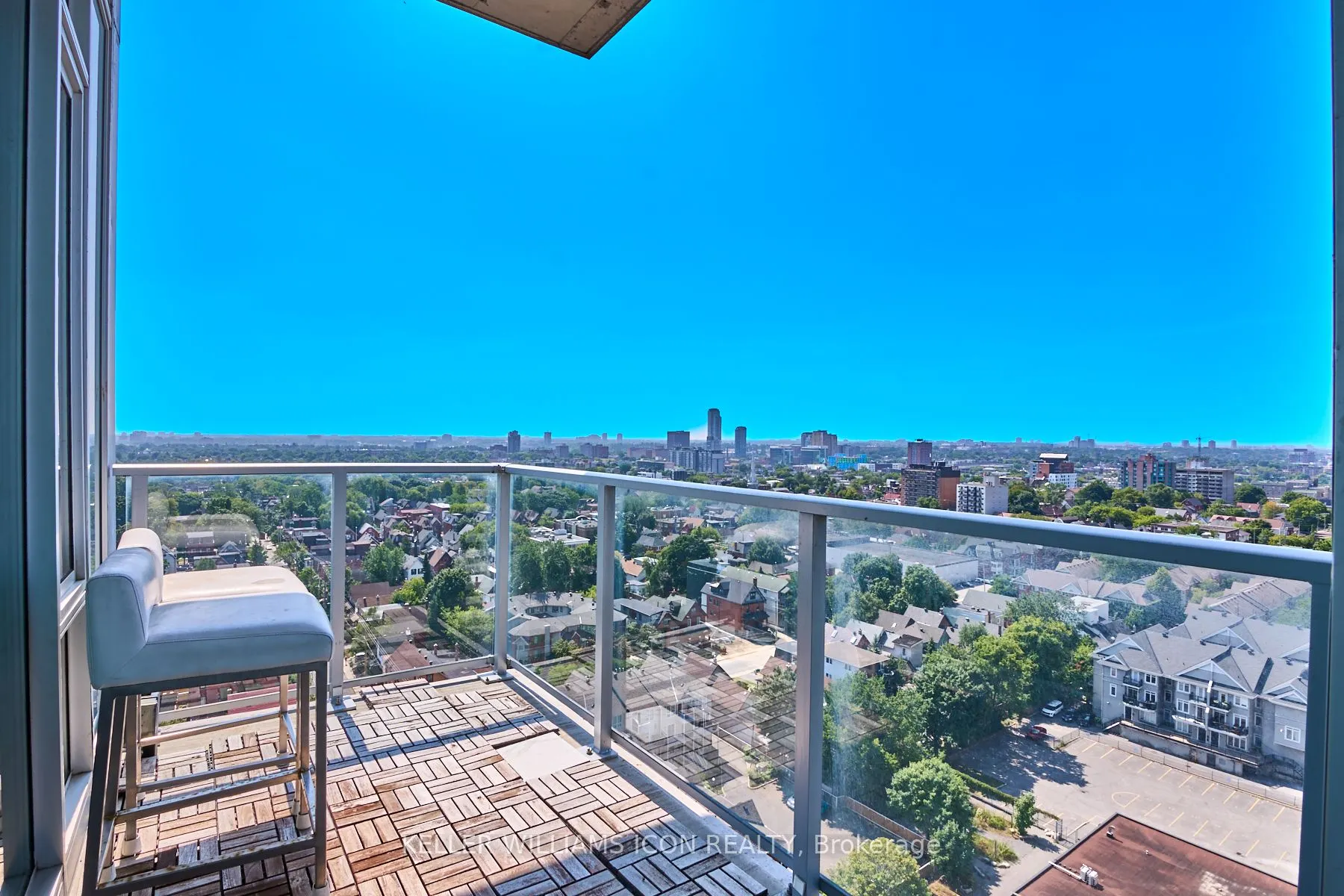 255 Bay Street, #1707