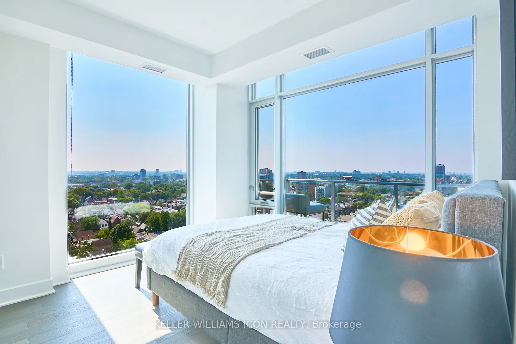 255 Bay Street, #1707