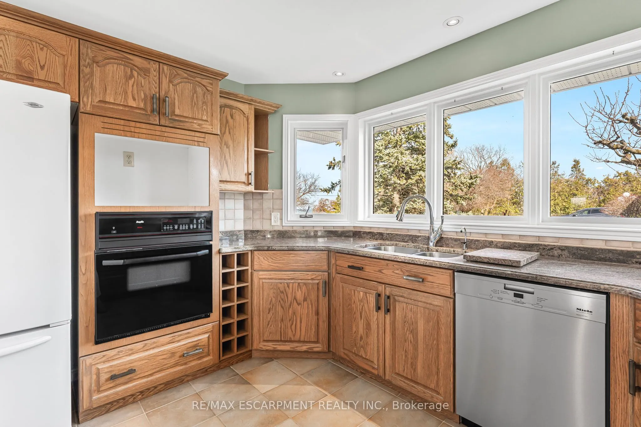 3503 Lakeshore Road