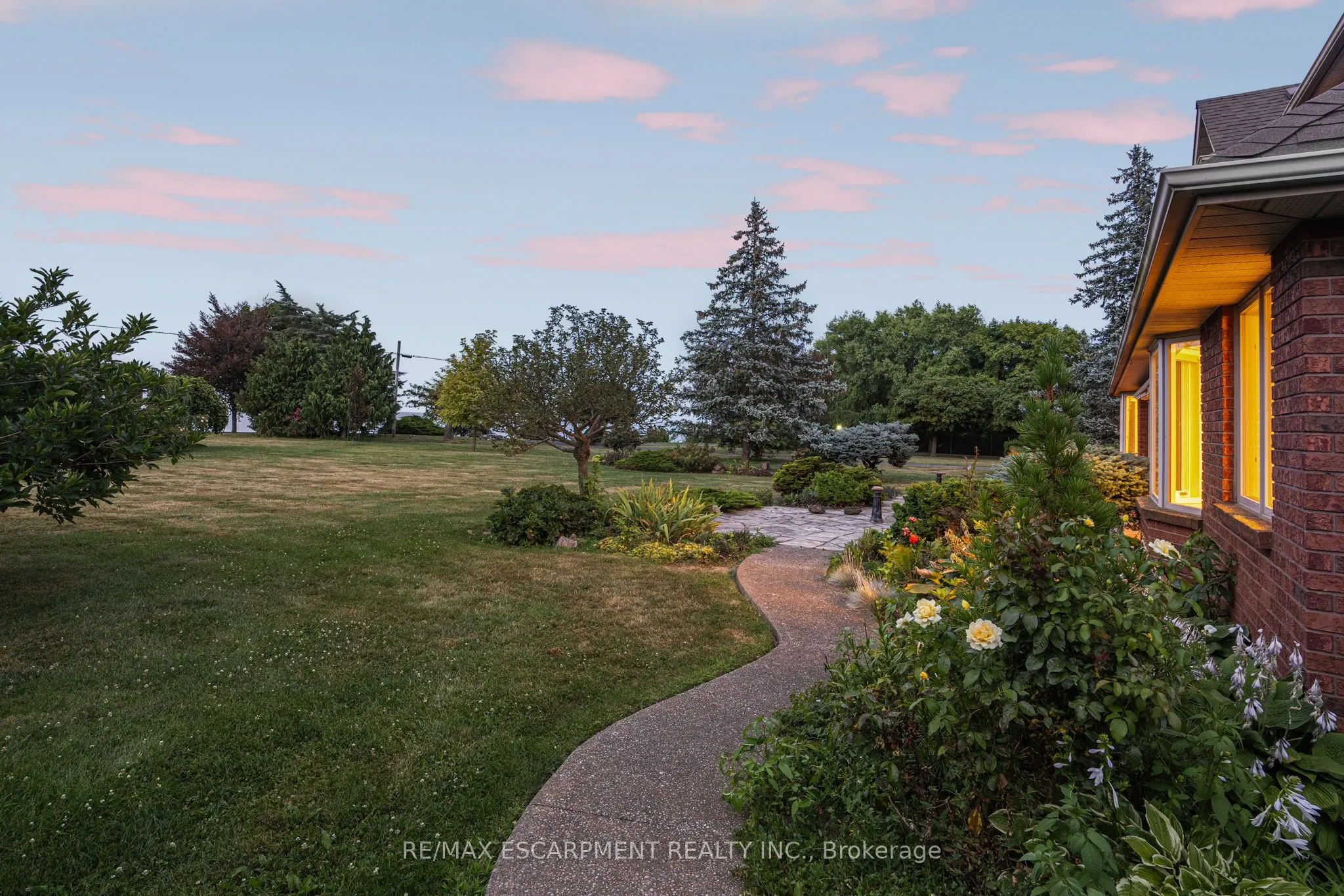 3503 Lakeshore Road