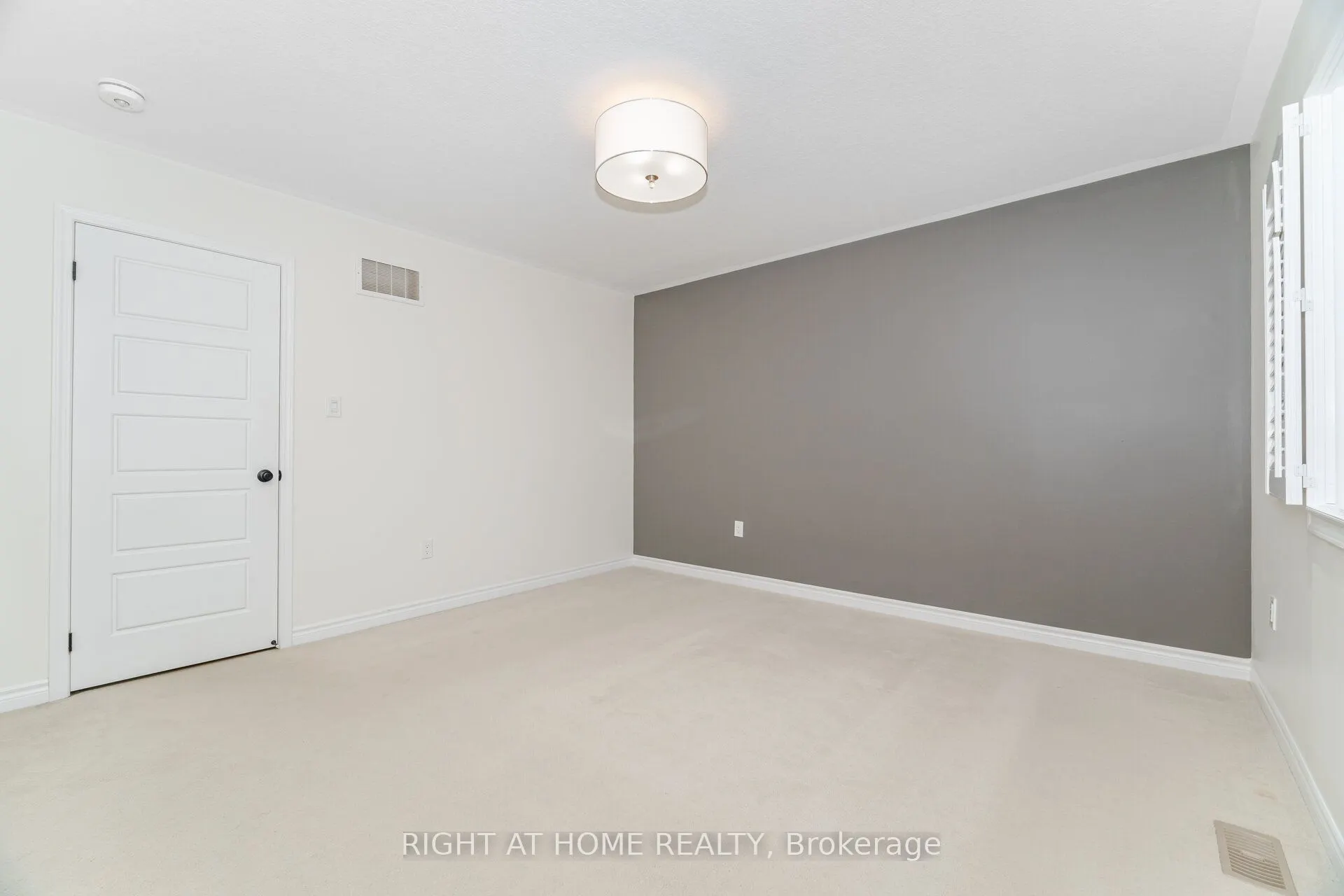 28 Pickett Place