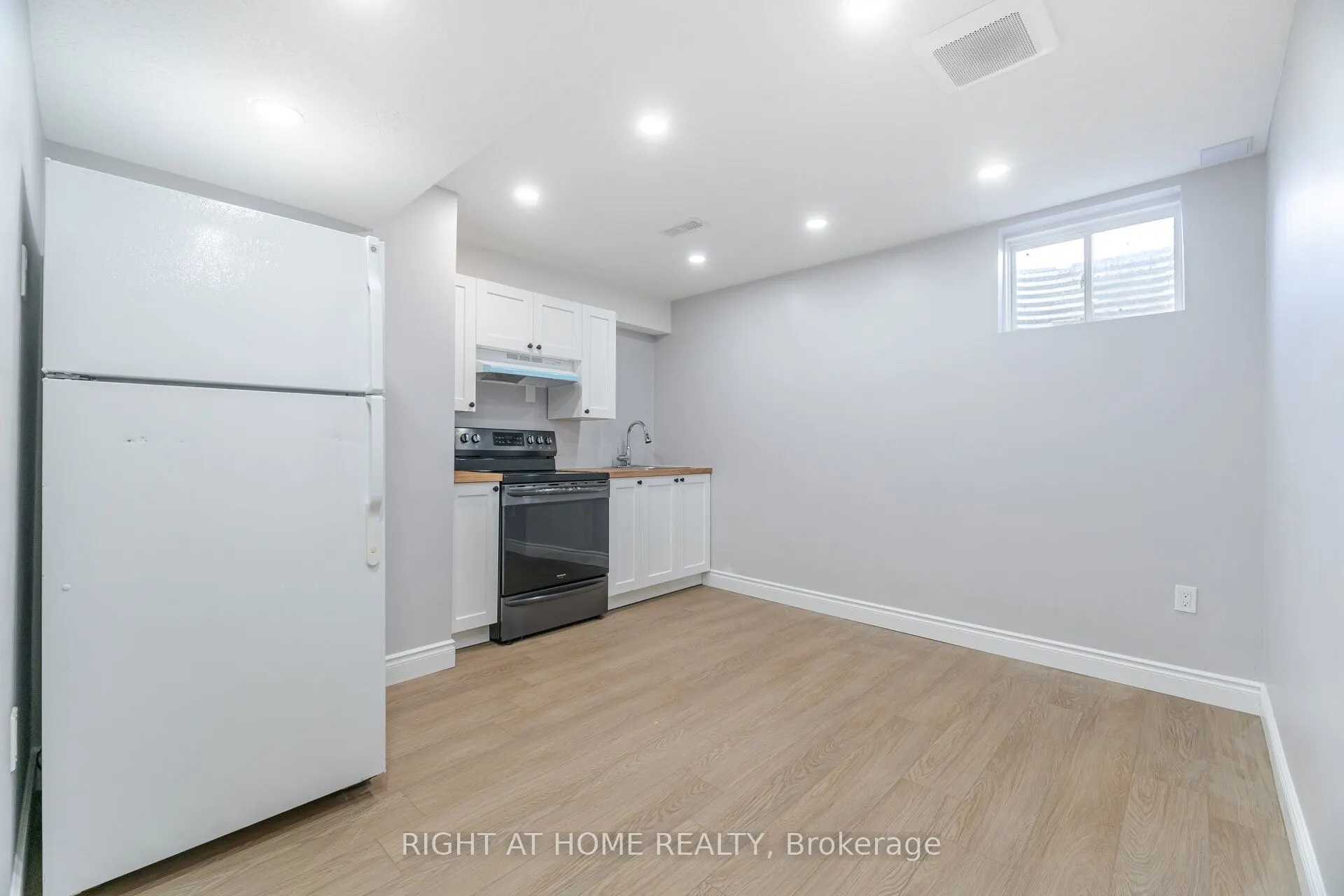 28 Pickett Place