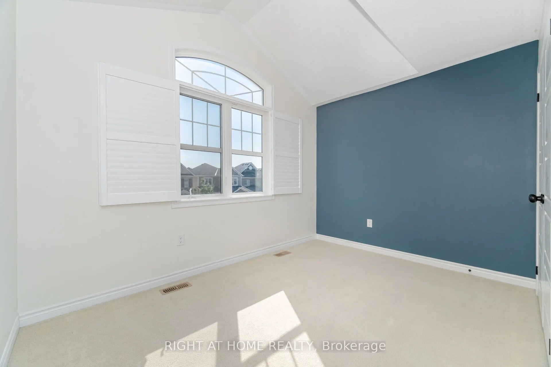 28 Pickett Place