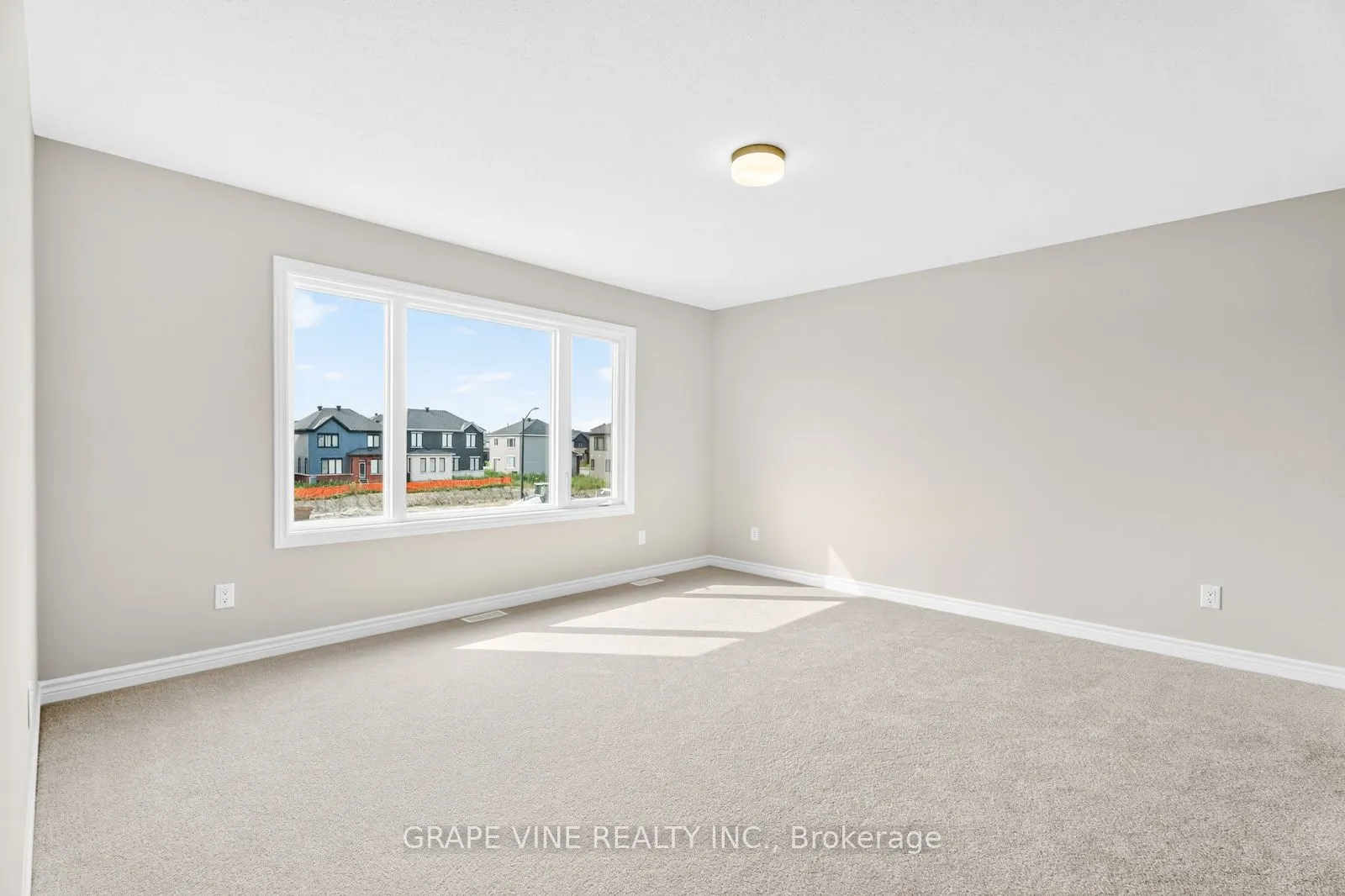 335 Les Emmerson Drive