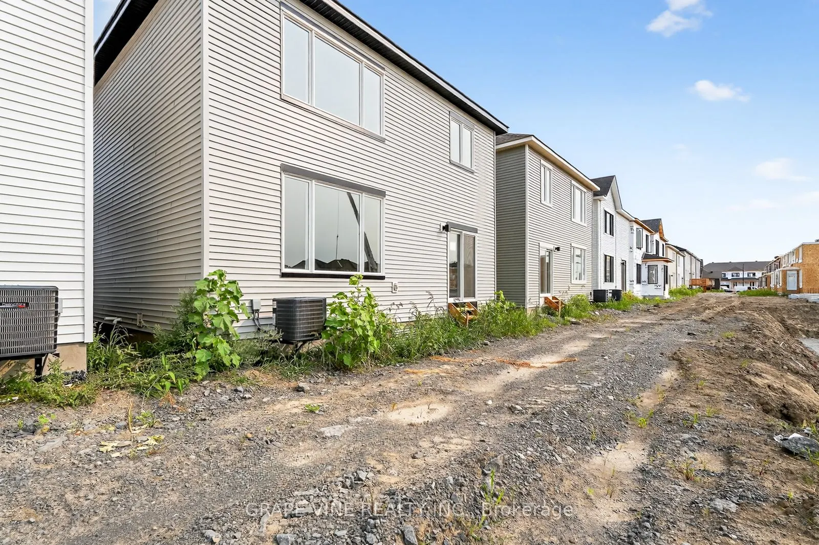 335 Les Emmerson Drive