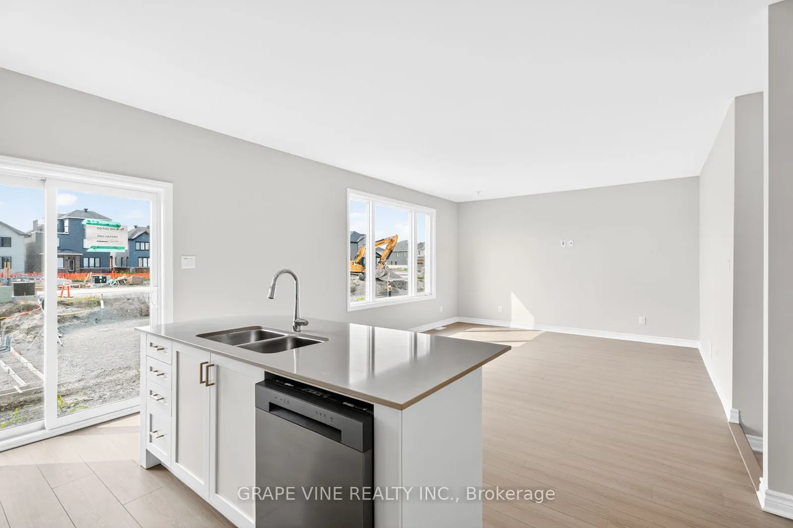 335 Les Emmerson Drive