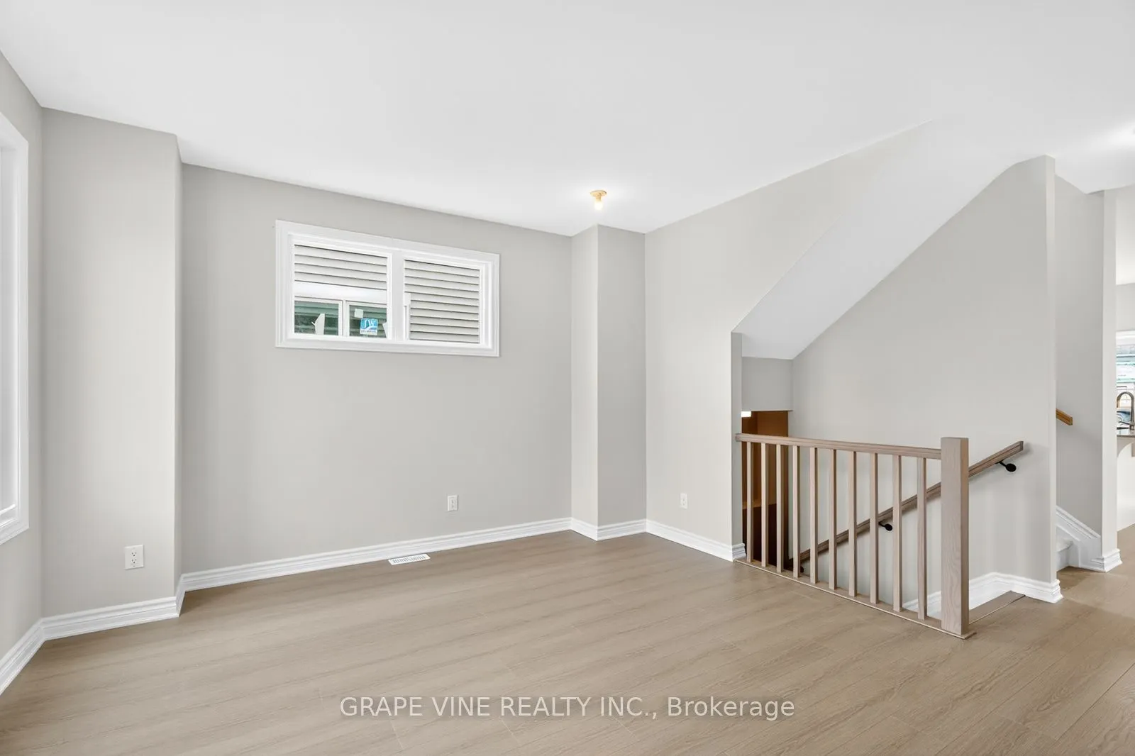 335 Les Emmerson Drive