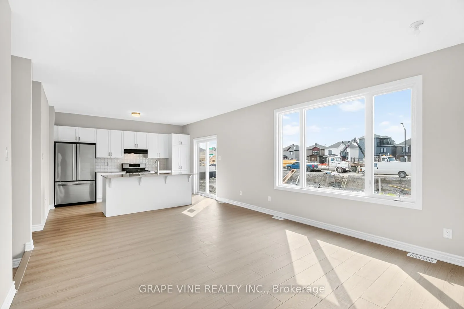335 Les Emmerson Drive