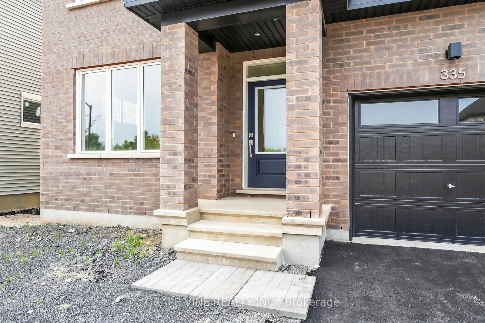 335 Les Emmerson Drive