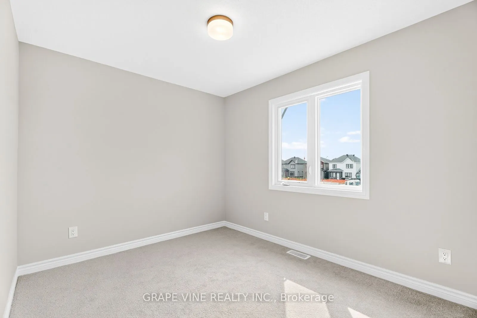 335 Les Emmerson Drive