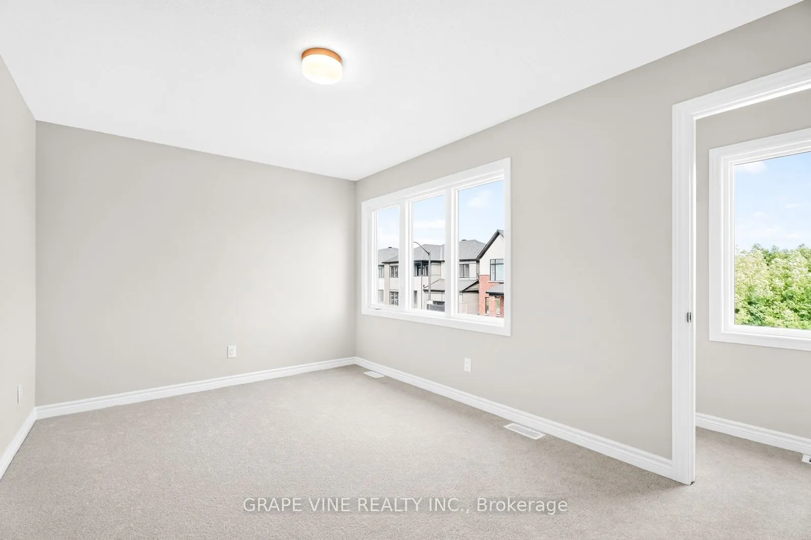 335 Les Emmerson Drive